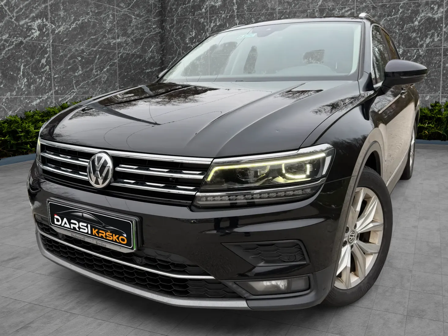 Zunanja slika - VW Tiguan - 2.0 TDI Highline SLO 110PS DSG FULL LED ACC ALU18 - 4