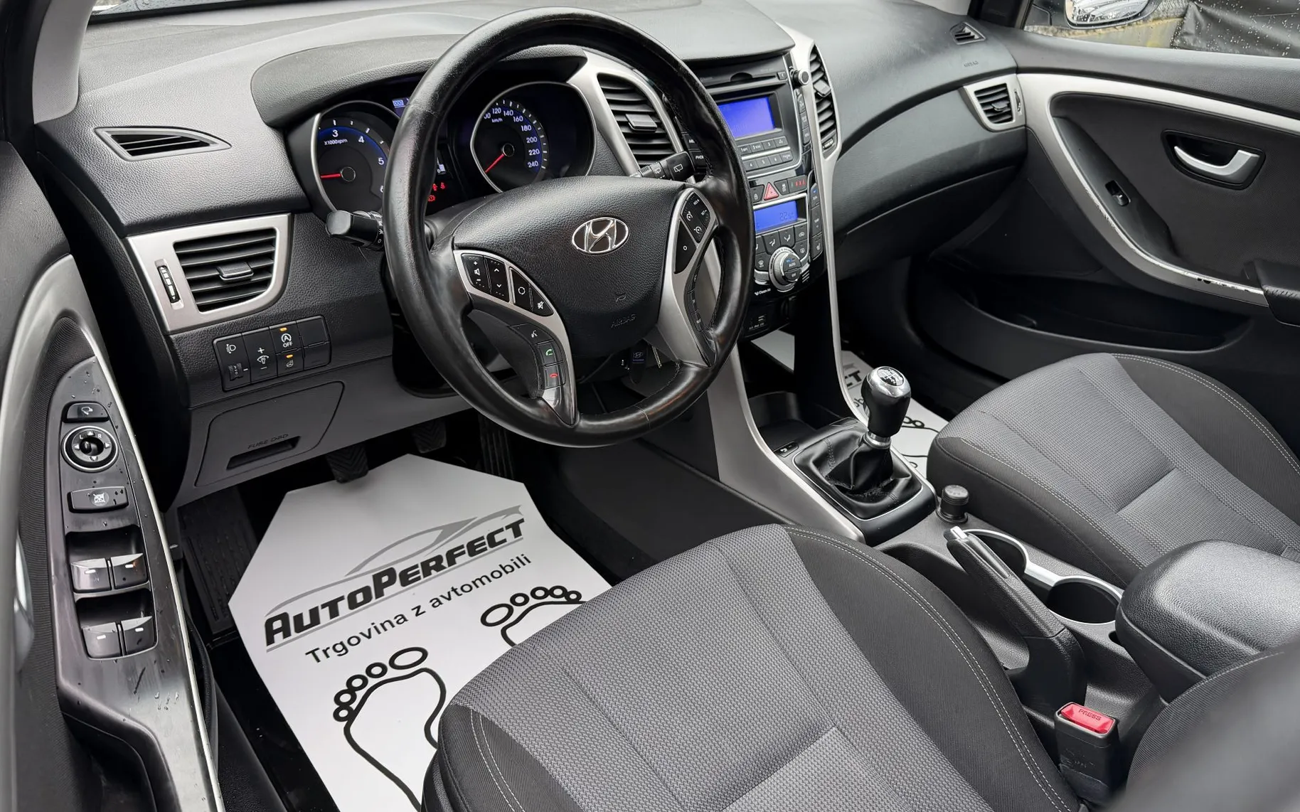 Zunanja slika - Hyundai i30 Wagon - 1.6 CRDI|GR.SED|2CON|TEMPOMAT - 9