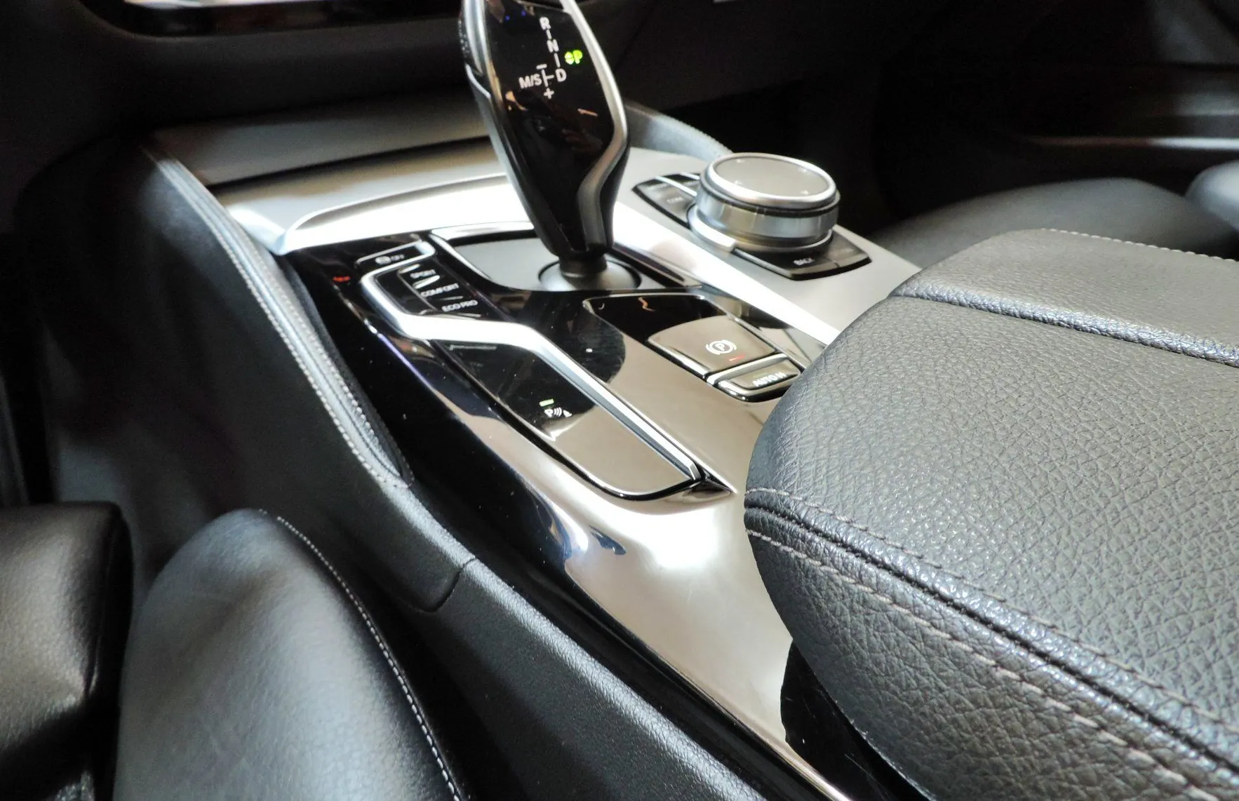 Zunanja slika - BMW Serija 5 - Touring: 520d xDrive Touring Avt. Luxury - 19
