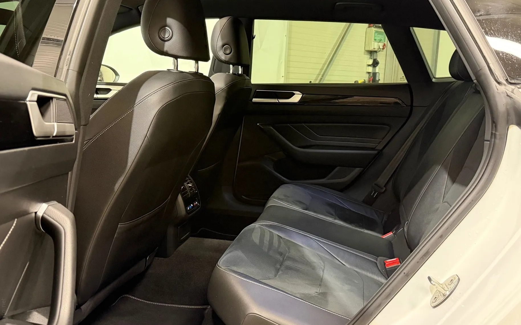 Notranja slika - VW Arteon Shooting Brake - 2.0 TDI-R LINE-4X4-PANORAMA-ACC-VIRTUAL-KAMERA-F1 - 12