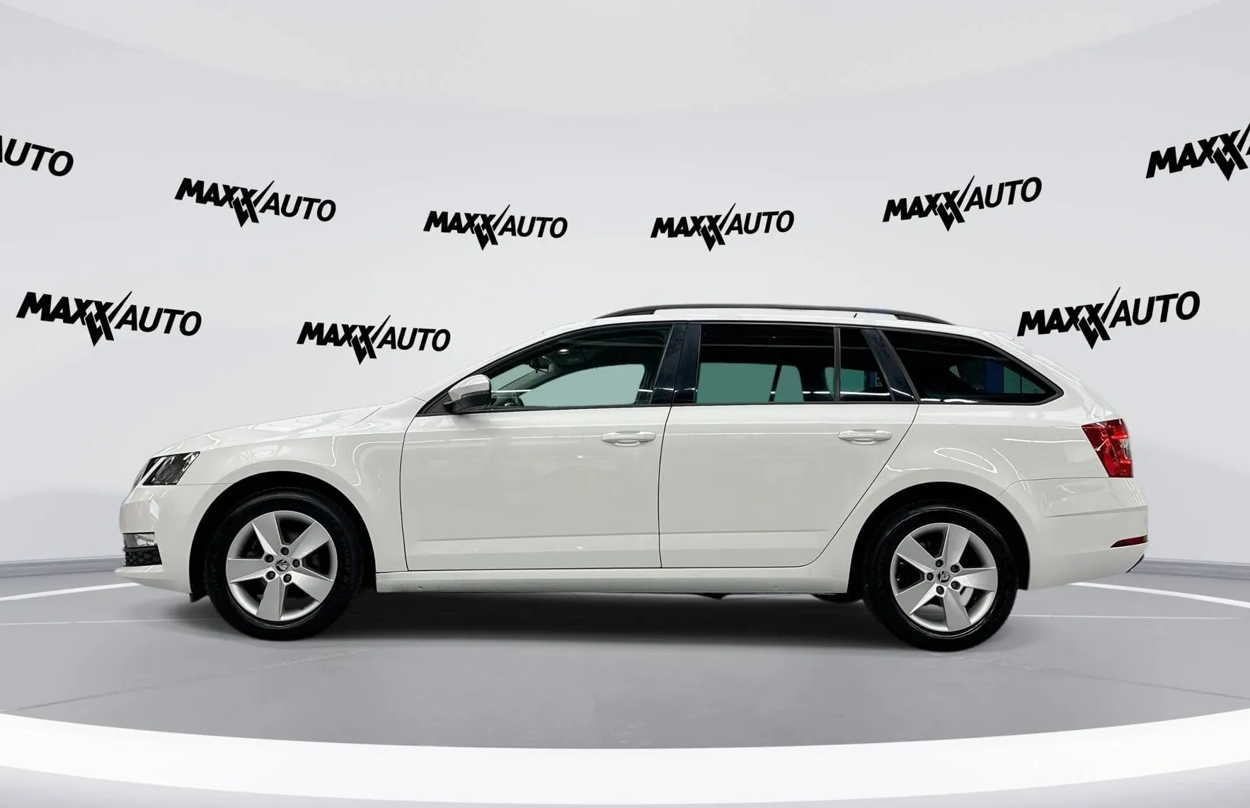 Zunanja slika - Škoda Octavia - Combi 1.6 TDI Family - 8