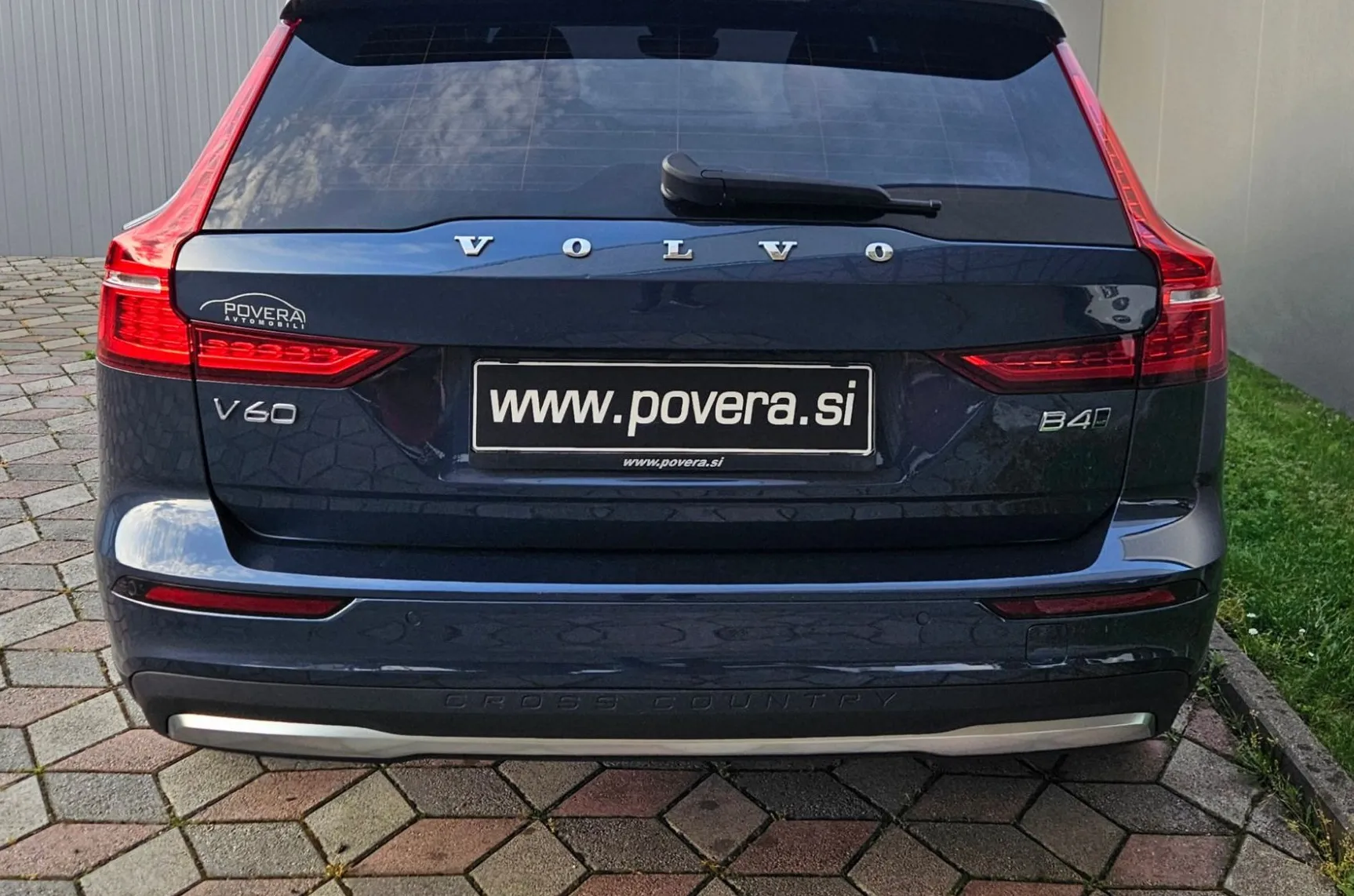 Zunanja slika - Volvo V60 Cross Country - B4 AWD Pro +ACC+Memory+18 Col+Gretje+12.mes.jam - 7