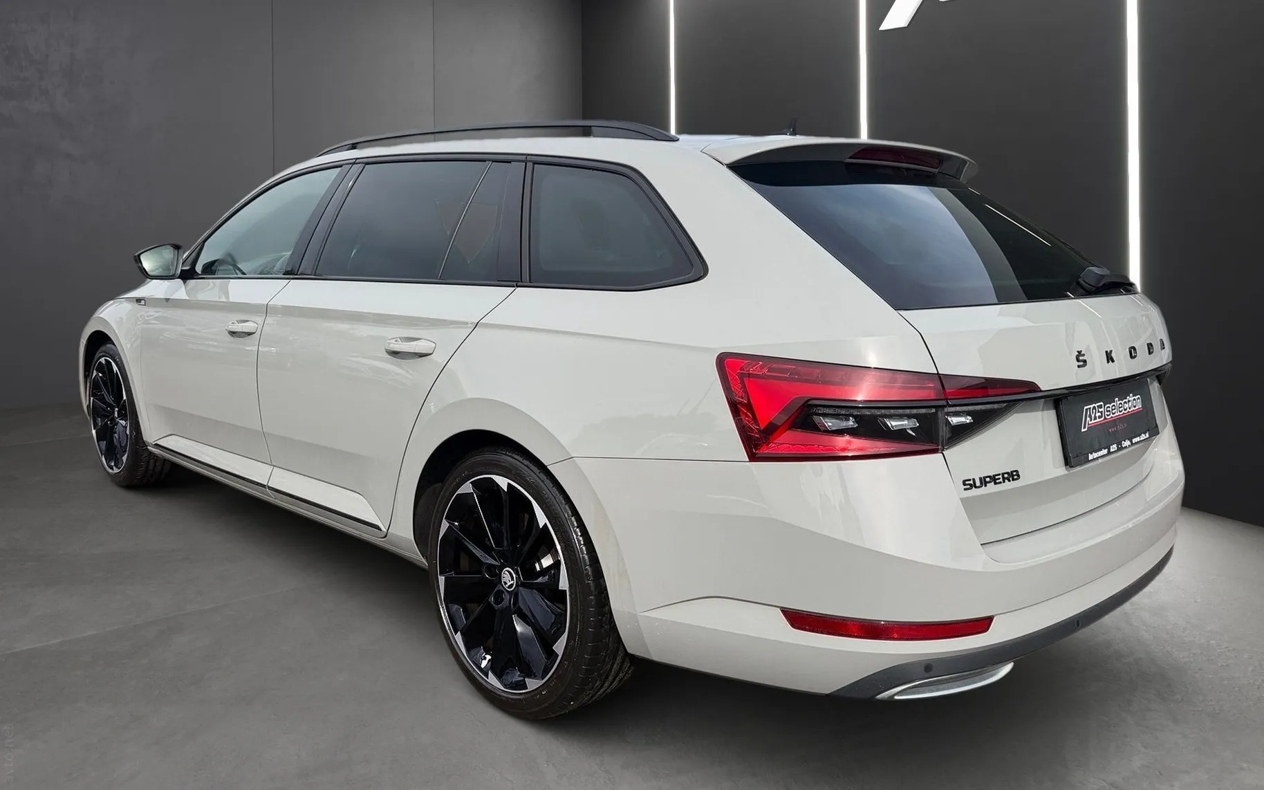 Zunanja slika - Škoda Superb - Combi 2.0 TDI Sportline DSG-19 col-Matrix-Canton - 4
