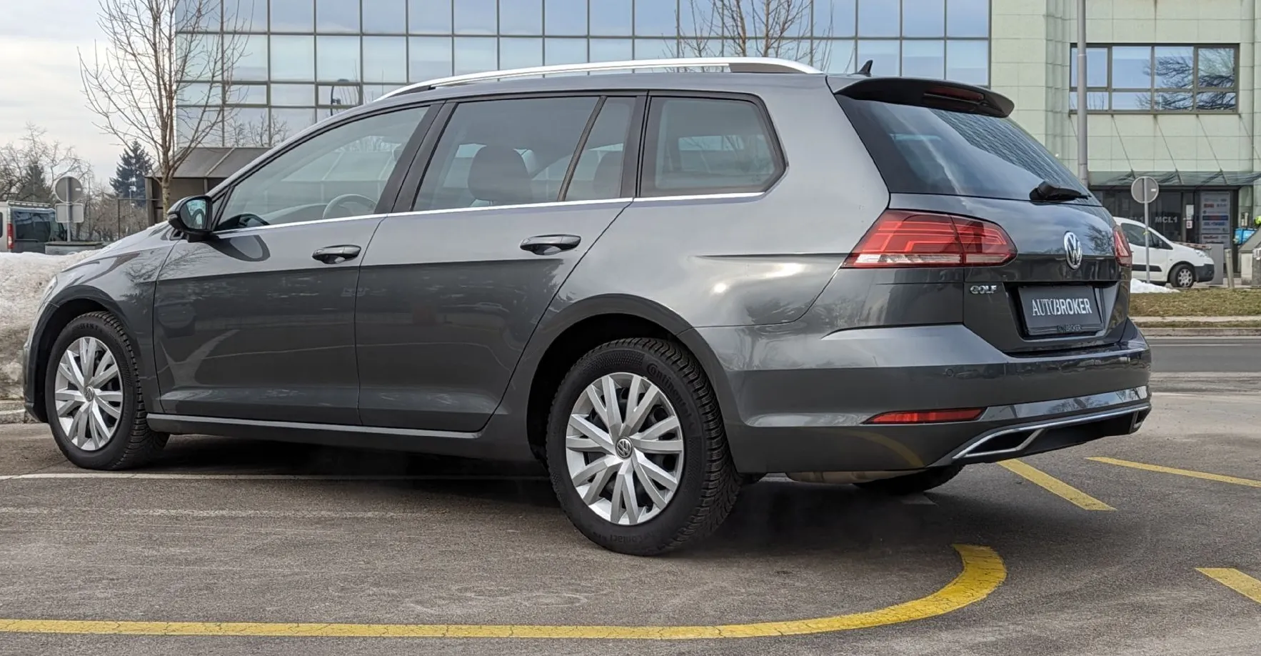 Zunanja slika - VW Golf - Variant 2.0 TDI Highline DSG. nove zimske pnevmatike - 5