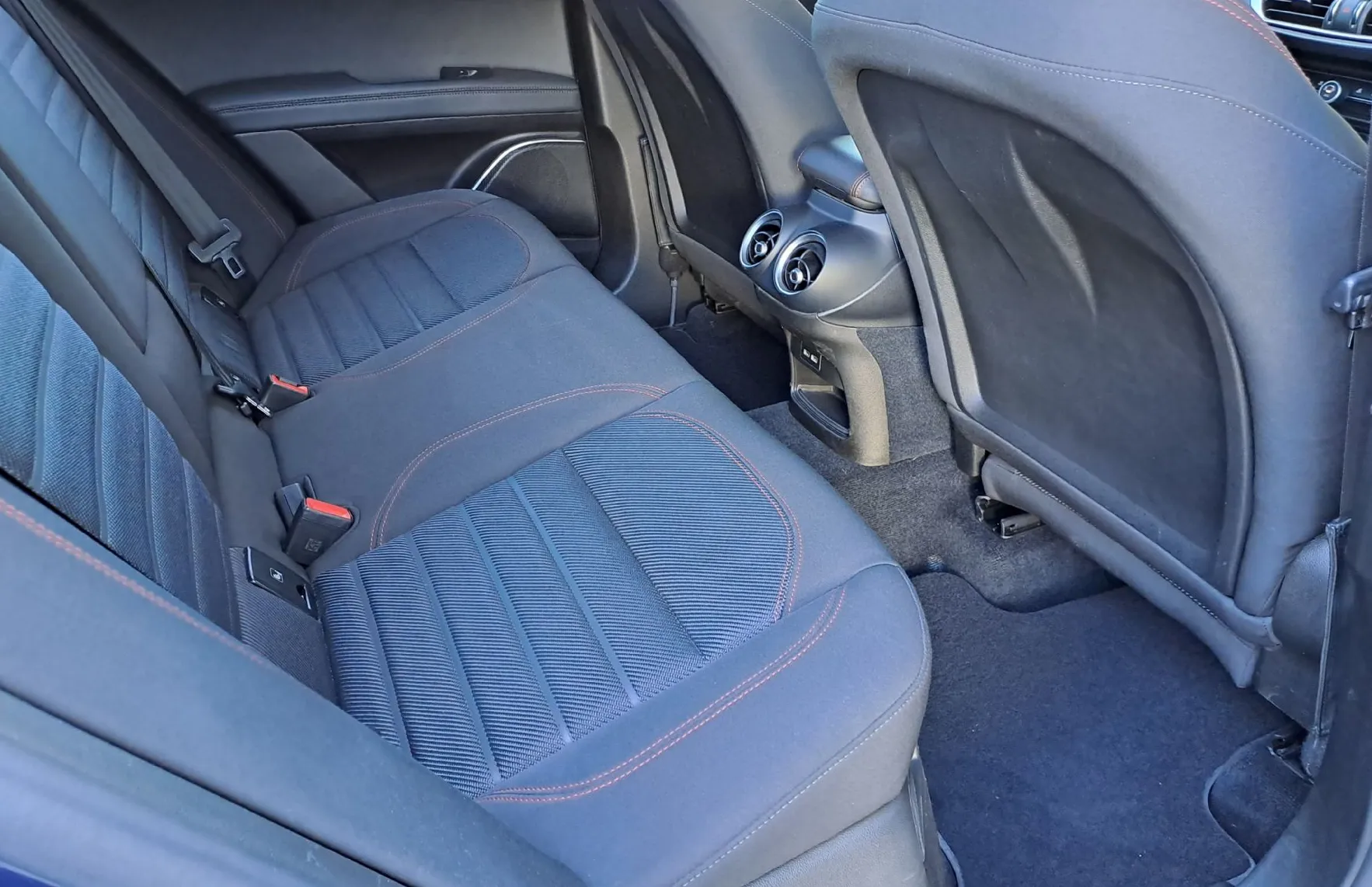 Zunanja slika - Alfa Romeo Stelvio - 2.2 Diesel  Avt .ROSSO EDIZIONE - 11