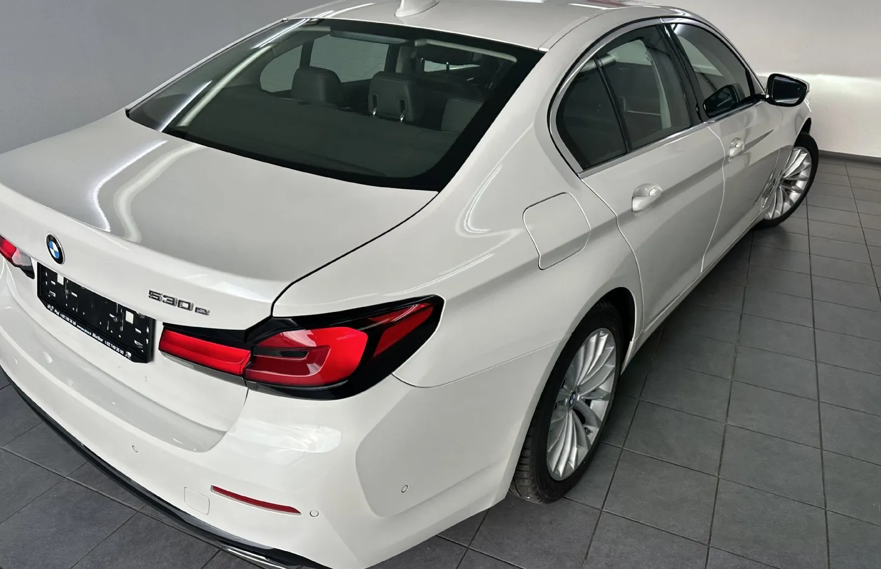 Zunanja slika - BMW Serija 5 - : 530e xDrive LUXURY.KAMERA.NAVI.USNJE.LED.ALU.4X4 - 3