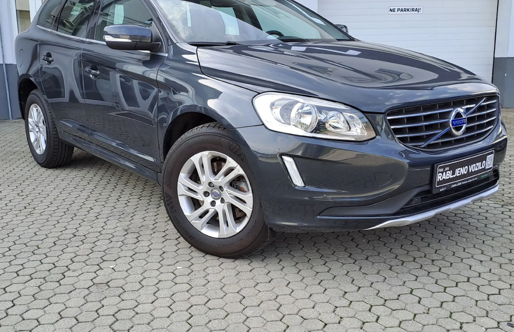 Zunanja slika - Volvo XC60 - FWD D4 Kinetic - 2