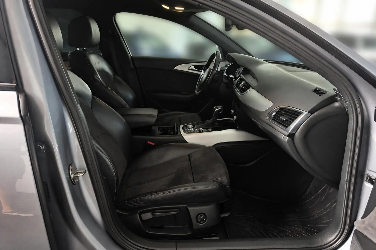 Notranja slika - Audi A6 Avant - 2.0 TDI ultra S-LINE-KAMERA-FULL LED-GARANCIJA - 11