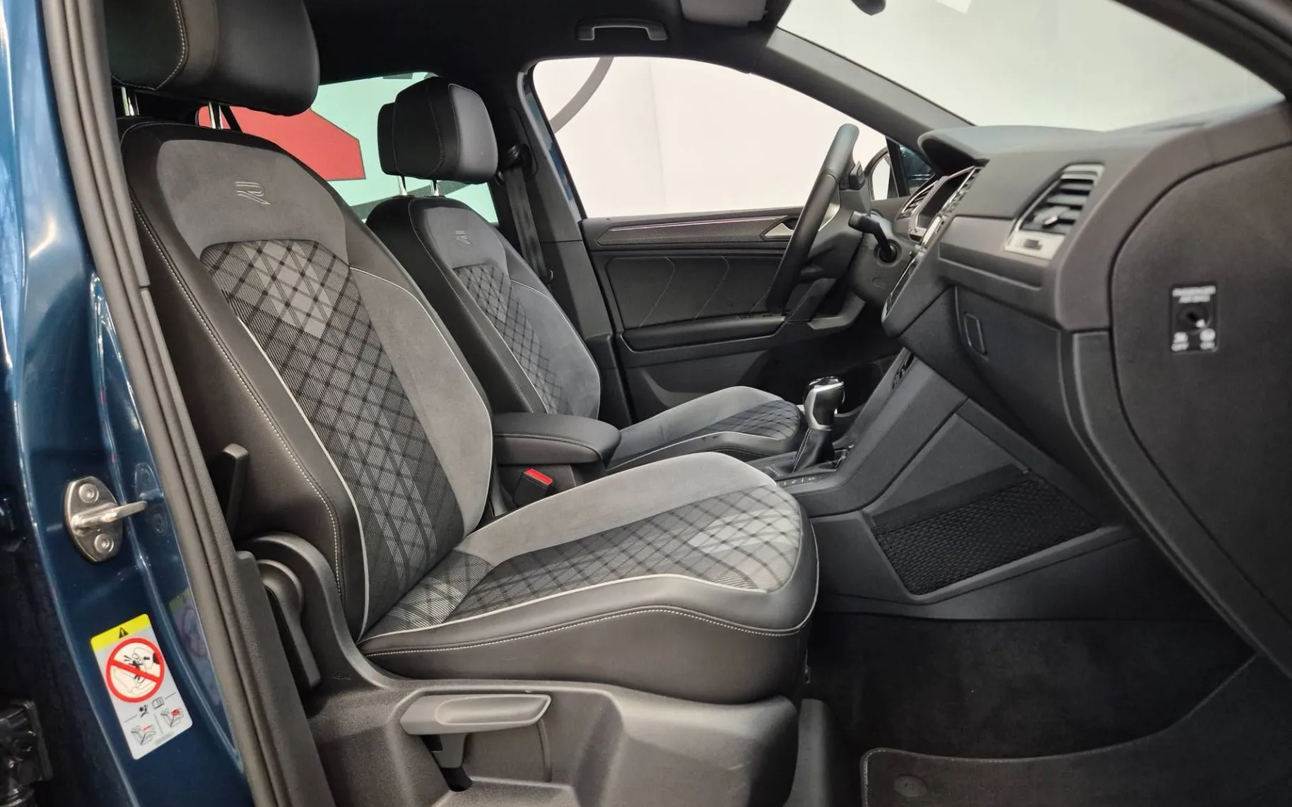 Notranja slika - Volkswagen Tiguan - 2.0 TDI R line 110kW DSG... - 10