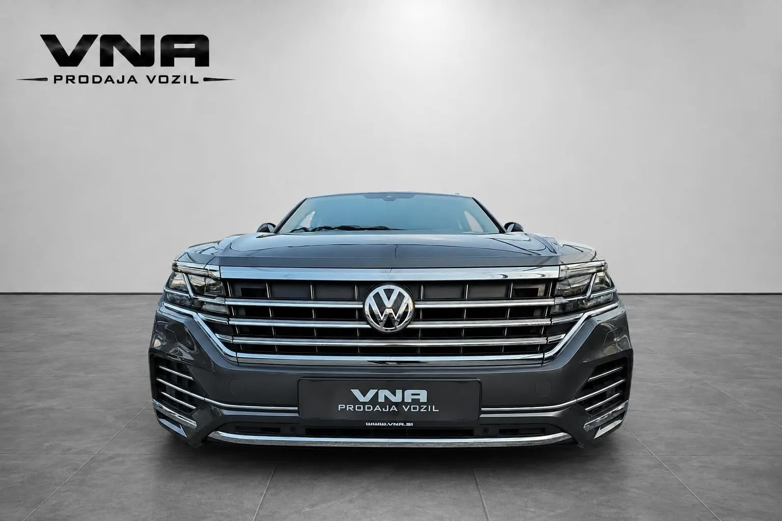 Zunanja slika - Volkswagen Touareg - 4motion V6 TDI BMT R-Line |VIRTUAL|KLJUKA|WEBASTO| - 2