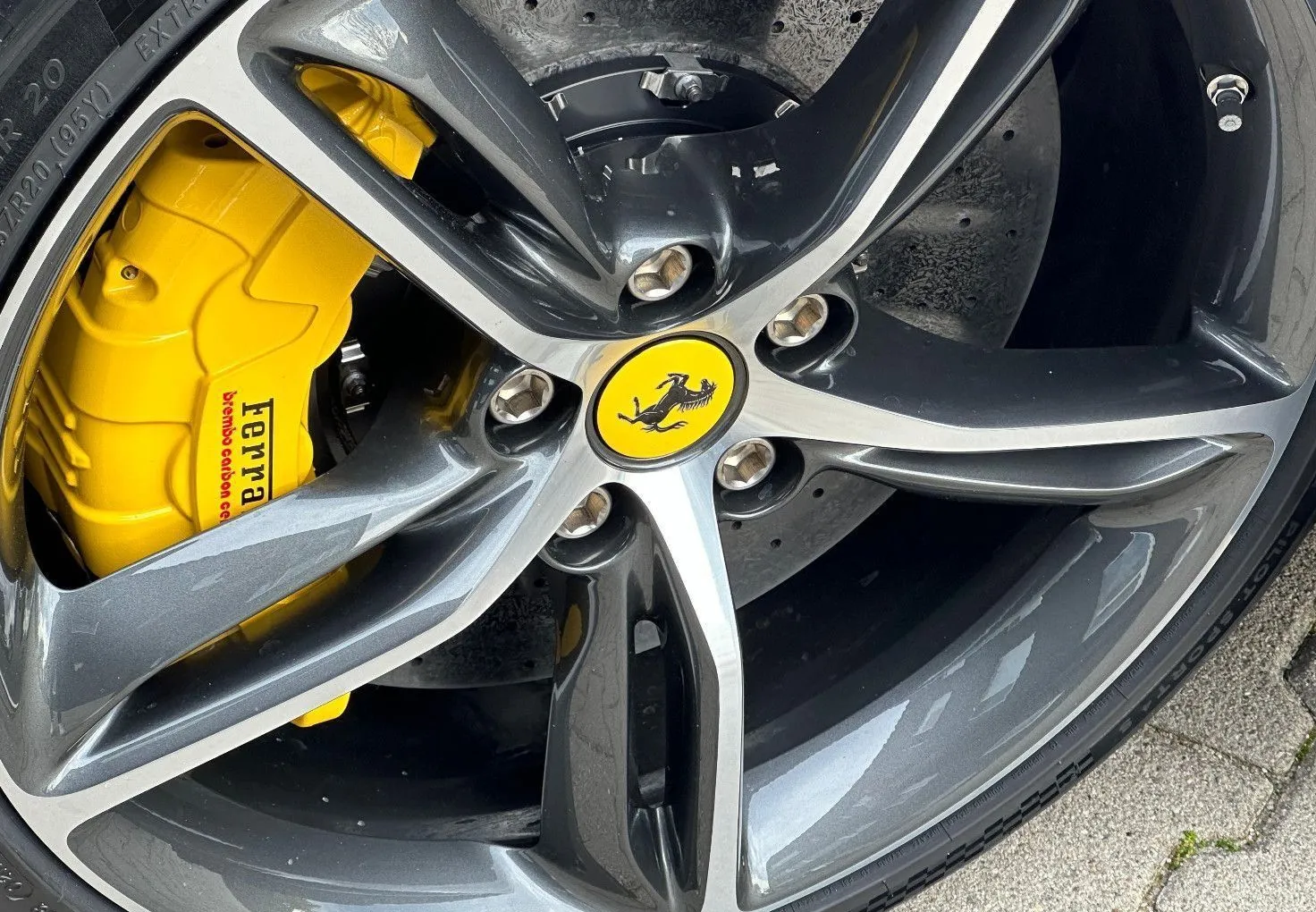 Zunanja slika - Ferrari 296 - GTS-SPYDER-830KM-CARBON-LIFT-AKRAPOVIČ - 9