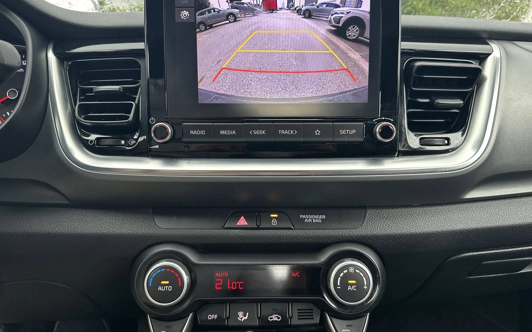 Notranja slika - KIA Stonic - 1.0 T-GDi EX Urban ISG - 17