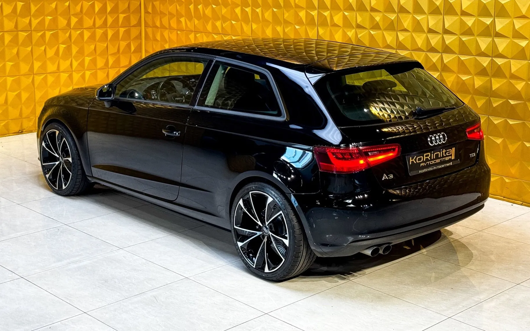 Notranja slika - Audi A3 - 2.0 TDI AUT.-ALCANTARA-TEMP-BI XENON - 8