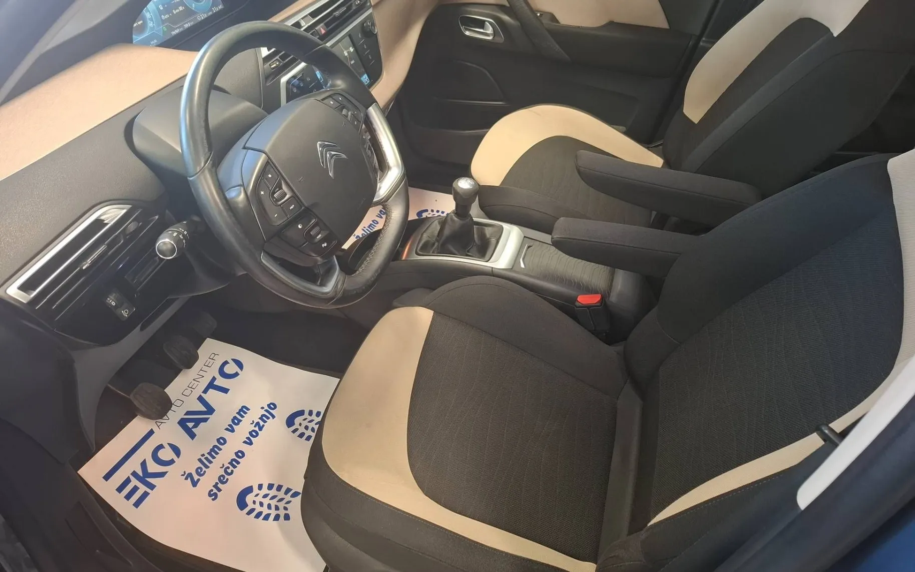 Notranja slika - Citroën C4 Grand Picasso - 2.0 BlueHDi Exclusive-PANORAMA-KAMERA360-7SEDEŽEV - 8