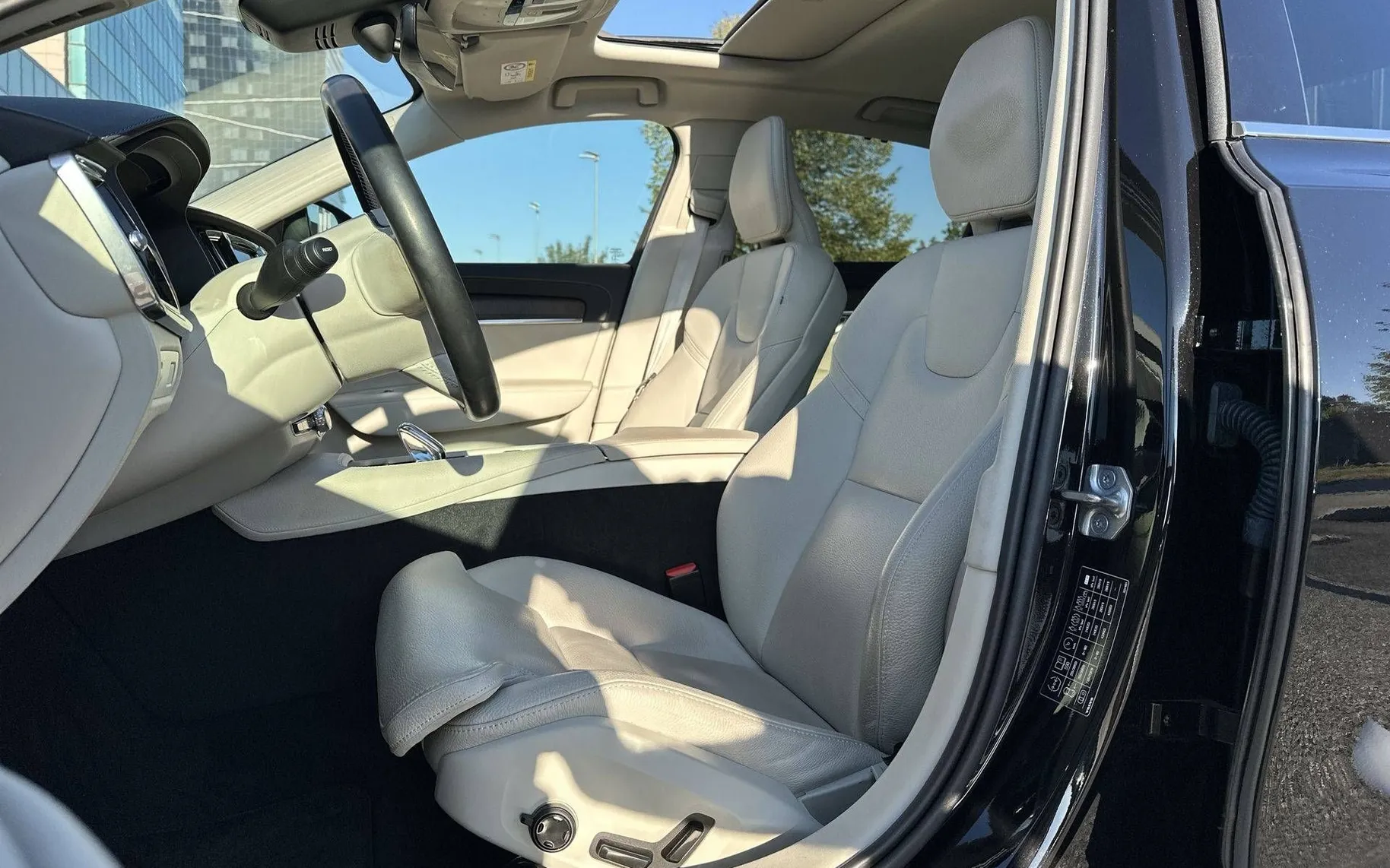 Notranja slika - Volvo S90 - B5D AWD Inscription Avt. ACC, BLISS, zračno,... - 10