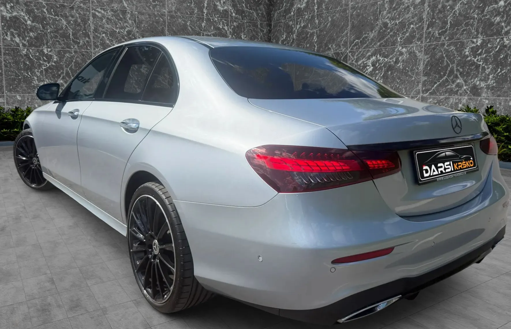 Zunanja slika - Mercedes-Benz E-Razred - E220d AMG WIDE MULTIBEAM WEBASTO PRIKLOP ALU20 - 3