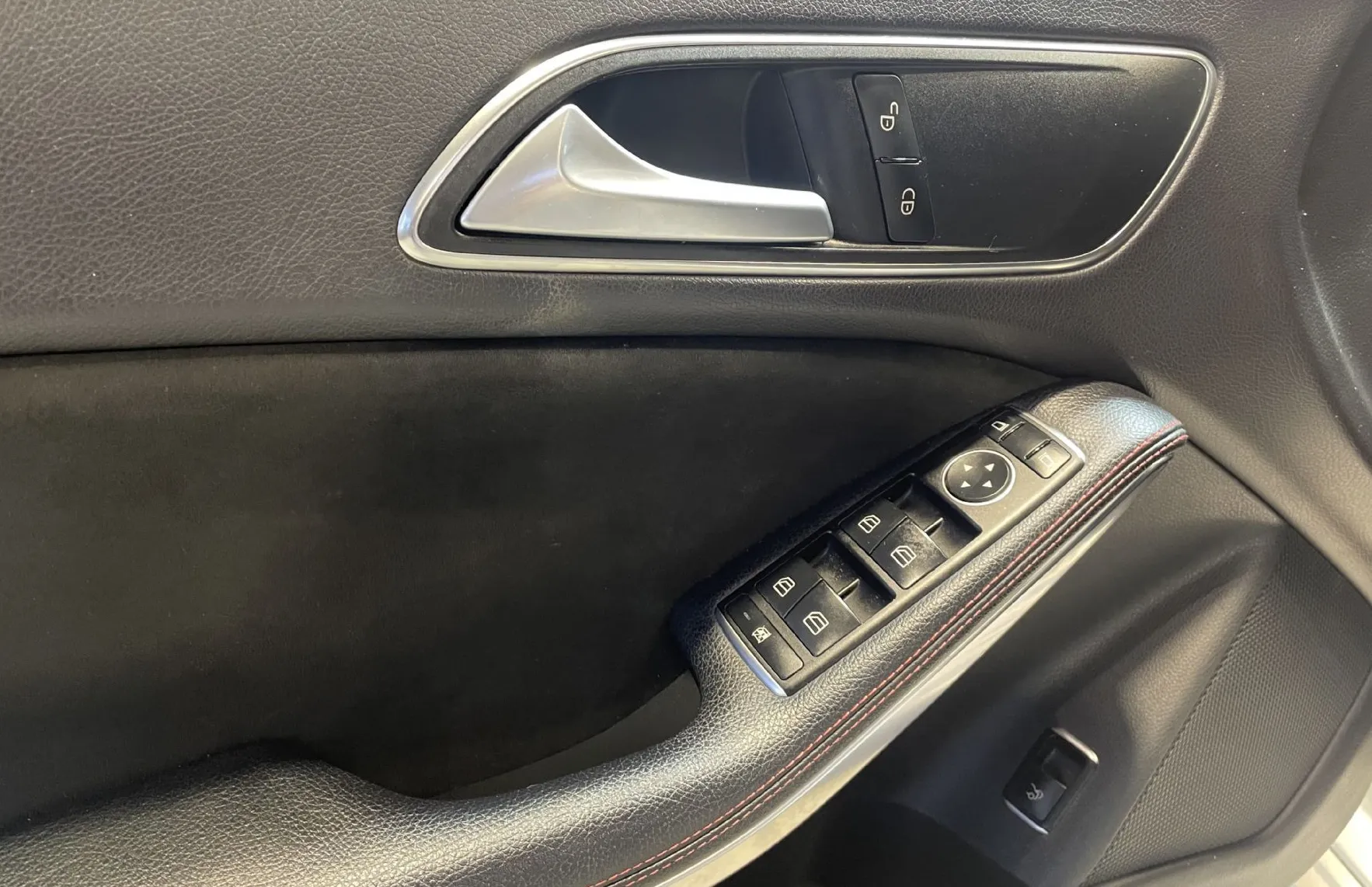 Zunanja slika - Mercedes-Benz CLA-Razred - CLA-180-AMG LINE-TEMPOMAT-KAMERA-2XPDC-ALU-LED - 13