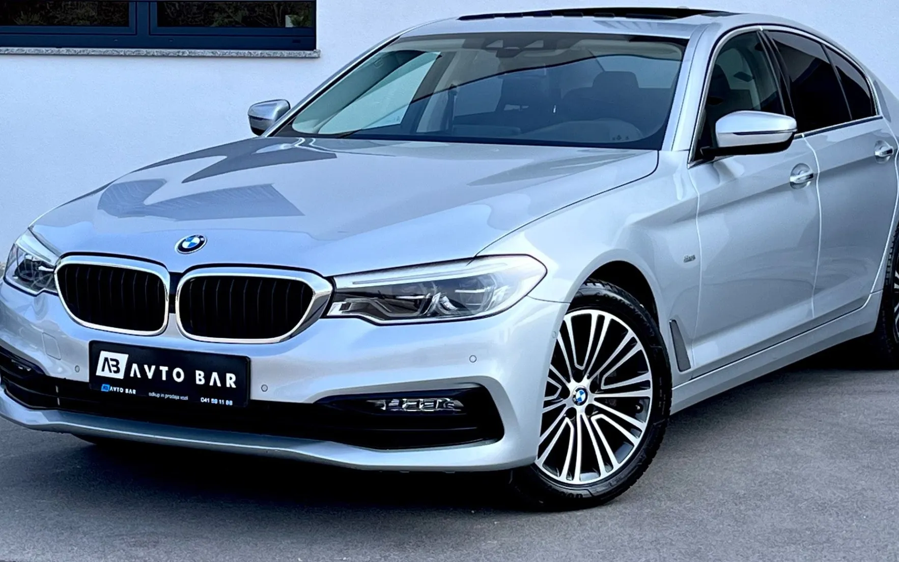 Zunanja slika - BMW Serija 5 - : 520d xDrive+F1+SPORT+LED+VIRTUAL+NAVI+ALU - 1