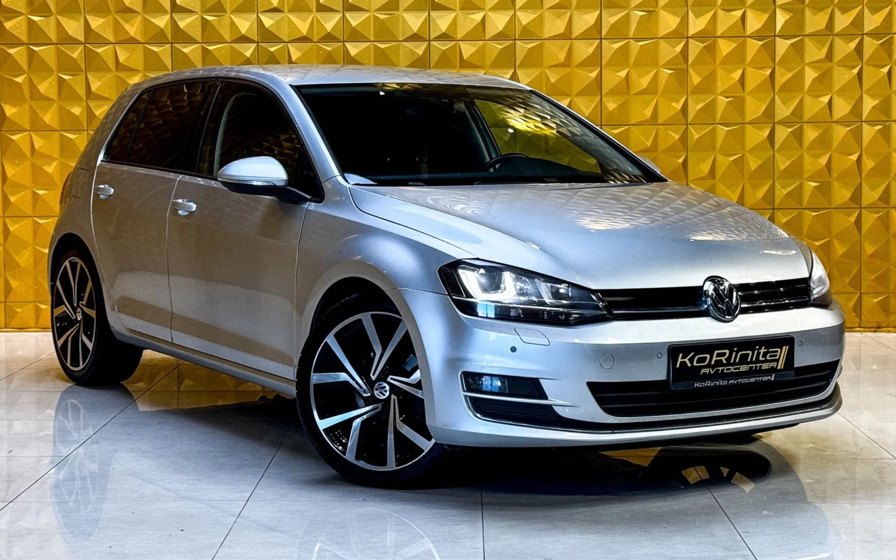 Zunanja slika - Volkswagen Golf - 2.0 TDI  AUT. GRETJE-NAVI-BI XENON-F1-ALCANTARA - 3