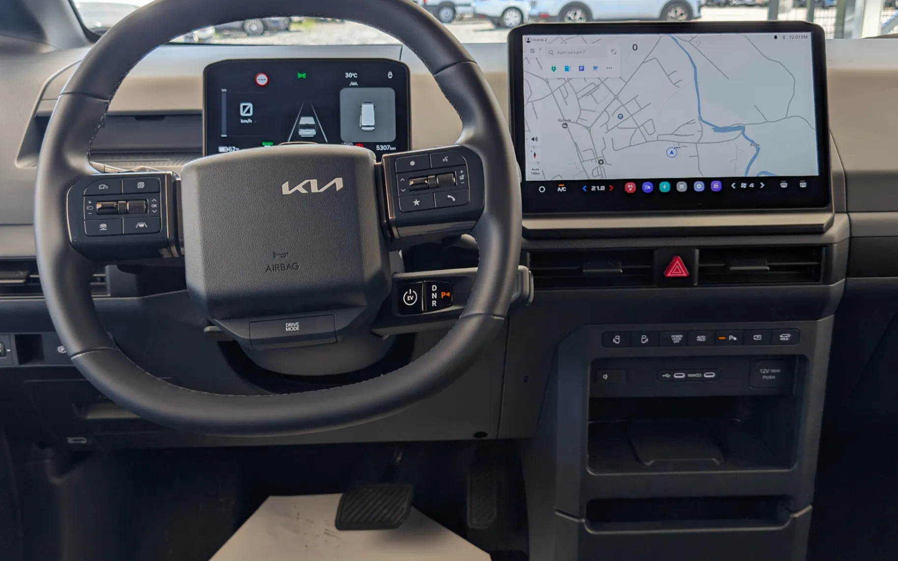 Zunanja slika - KIA PV5 Passenger - 71.2 kWh baterija 120 kW 163 KS Quantum - 8