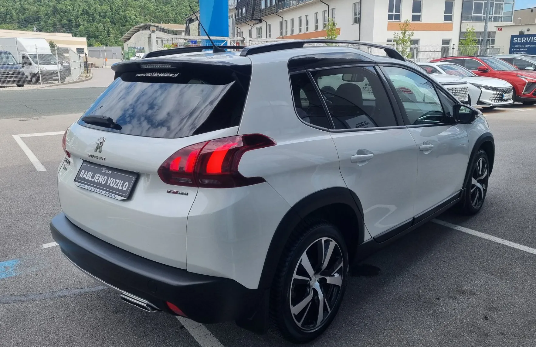 Zunanja slika - Peugeot 2008 - 1.2PT 110 GT Line AVTOMATIK + POTRJENA SERVISNA - 8