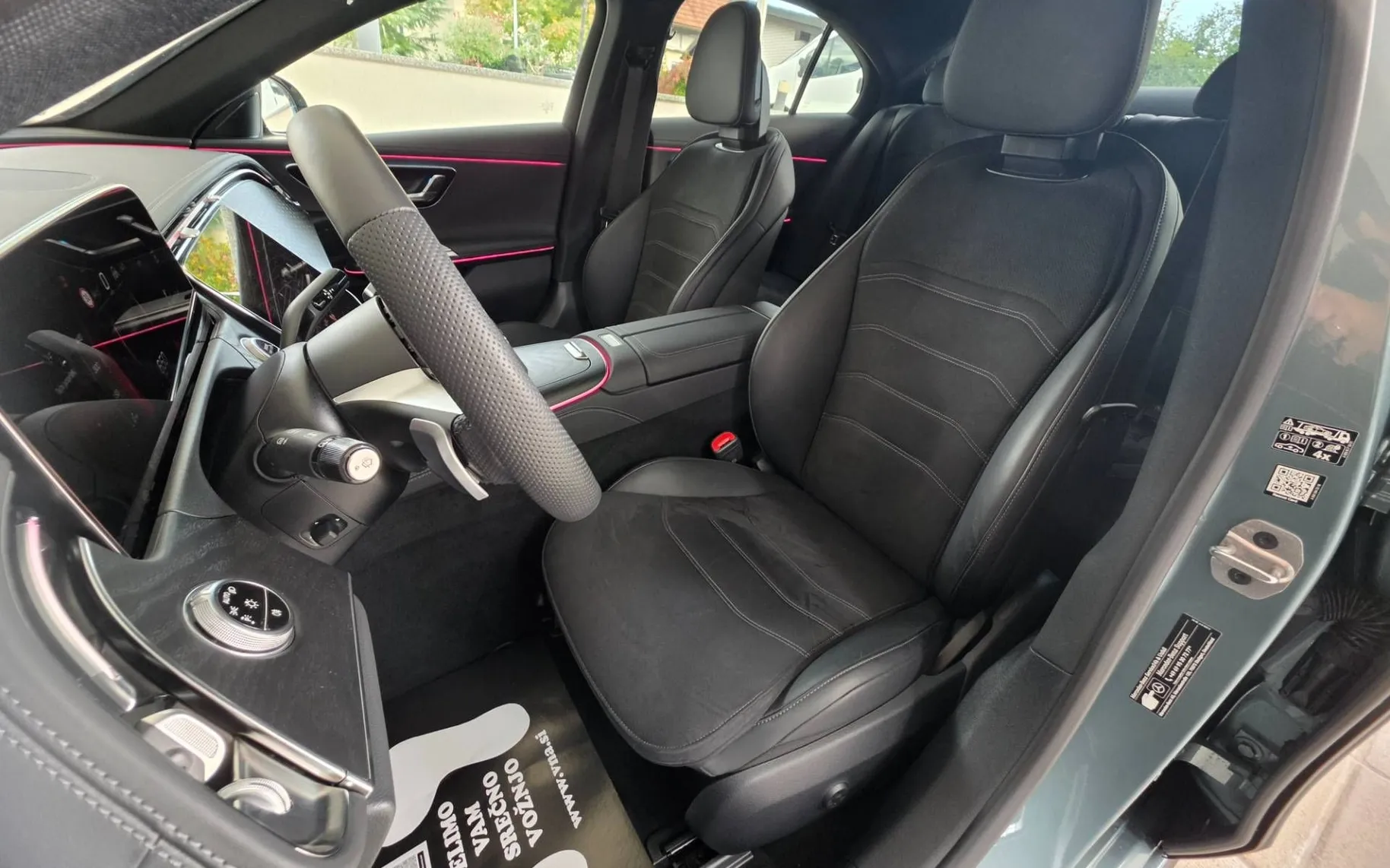 Notranja slika - Mercedes-Benz E-Razred - E 220 d AMG Line |VIRTUAL|WEBASTO|KLJUKA|RADAR|A19 - 8