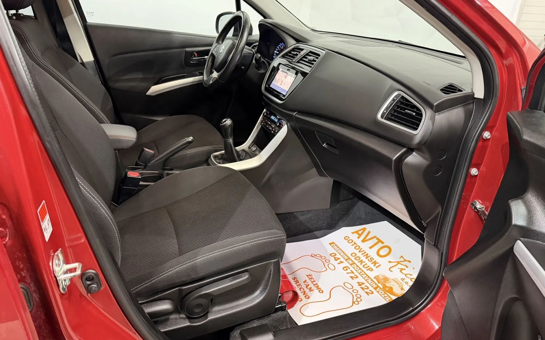 Notranja slika - Suzuki SX4 S-Cross - 1.0i-BI-XENON-KAMERA-NAVI-RADAR TEM-GRETJE SED-A.. - 11