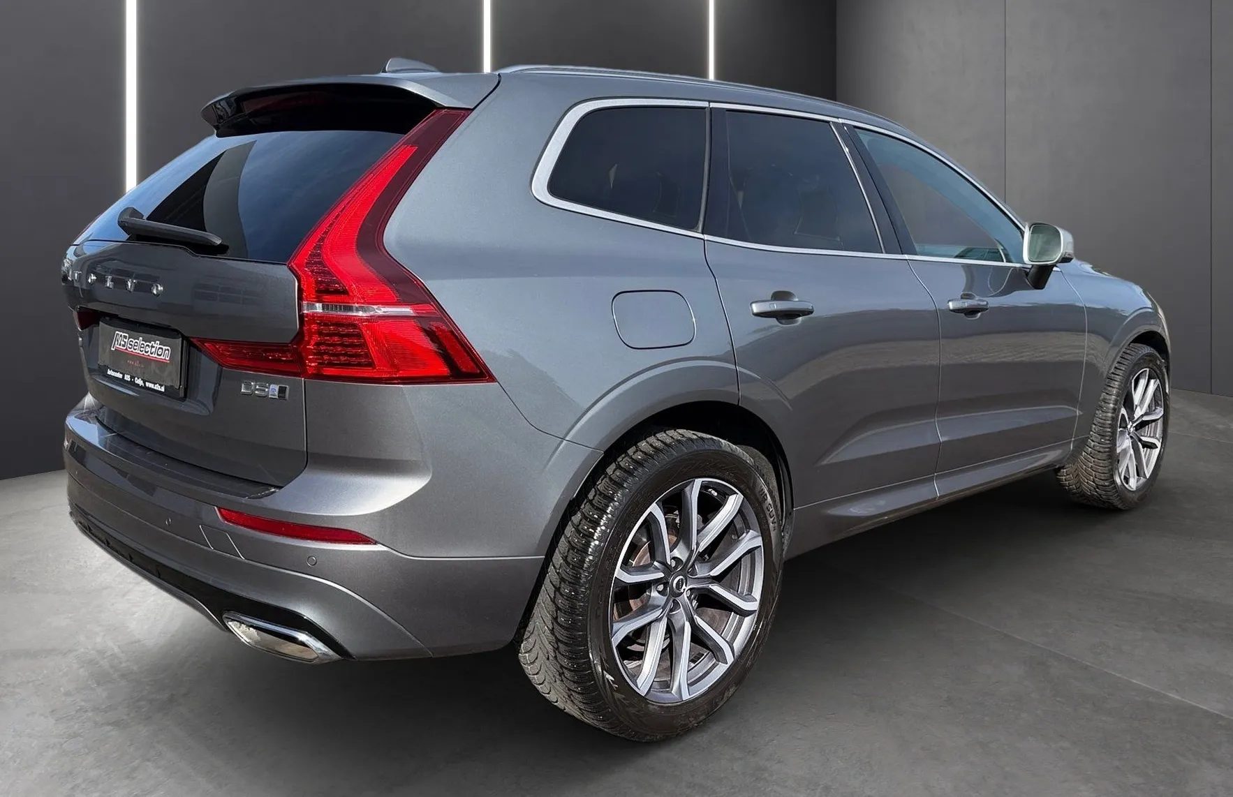 Zunanja slika - Volvo XC60 - D5 AWD R-Design Avt.-Vlečna kljuka-HeadUp-Harman.. - 3