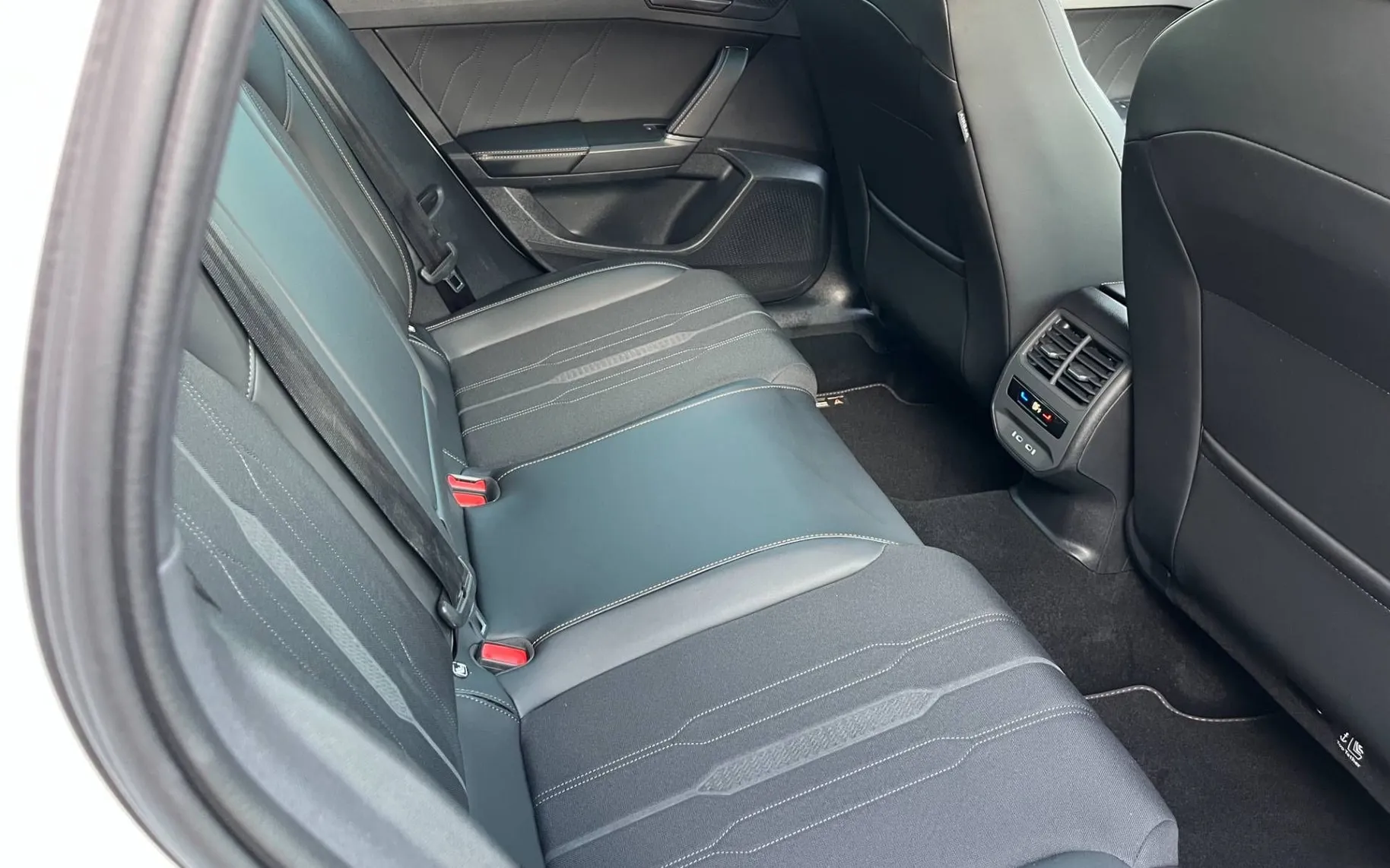 Notranja slika - Cupra Formentor - 1.5 TSI DSG-1 LASTNIK-ALU-NAVI-LED-KAMERA-ODLIČNA - 12