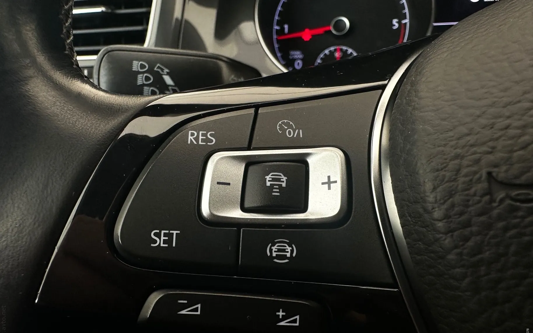 Notranja slika - VW Golf - 1.6 TDI-2XPDC-LED-AKTIVNI TEMPOMAT-NA OBROKE TUJ.. - 9