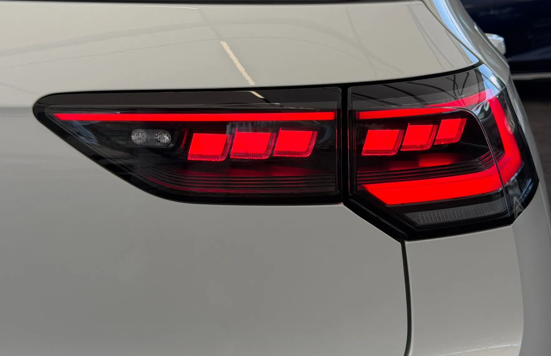 Zunanja slika - Volkswagen Golf - 4JOY 1.5 eTSI DSG SLO-1.LASTNIK MATRIX LED-KAMERA - 5