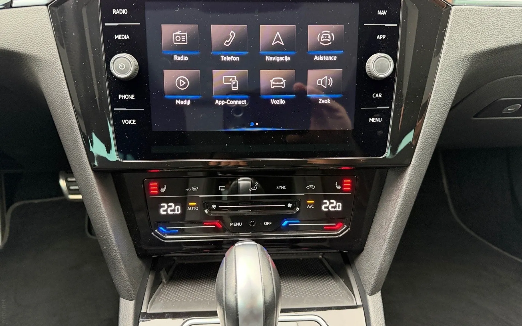 Notranja slika - Volkswagen Passat Alltrack - 4motion 2.0 TDI DSG-Panorama-Keyless-HeadUp-Kame - 9