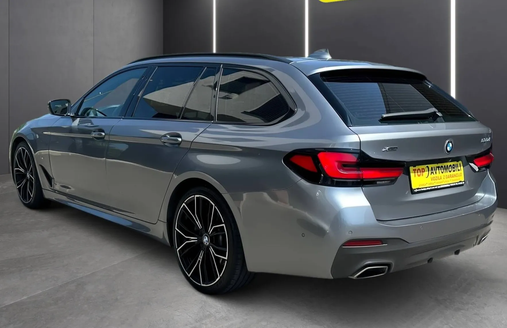Zunanja slika - BMW Serija 5 - Touring: 530d xDrive M SPORT PAKET LED NAVI KAM VIRTUAL - 5