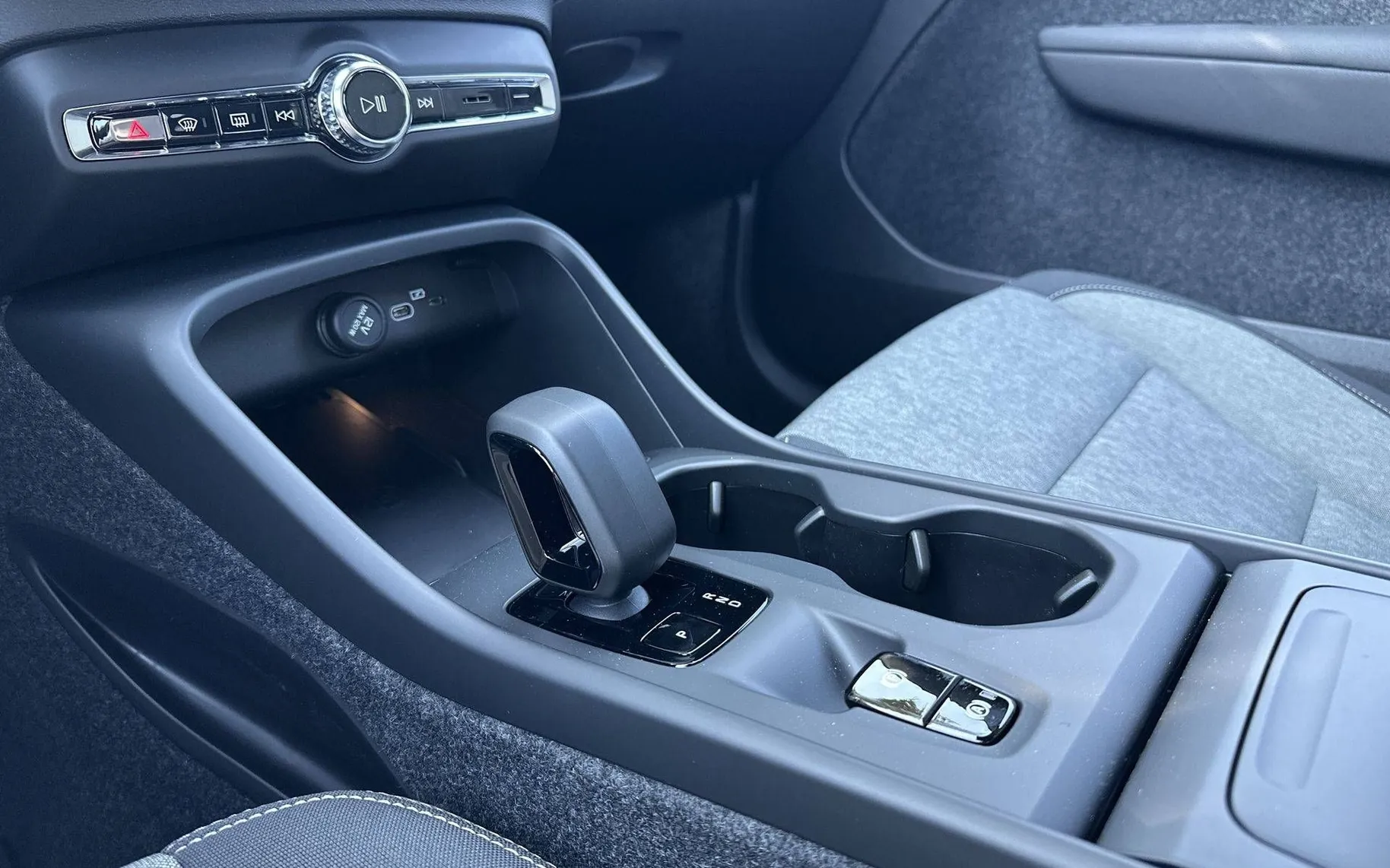 Notranja slika - Volvo XC40 - B3P Core Avt. - 18