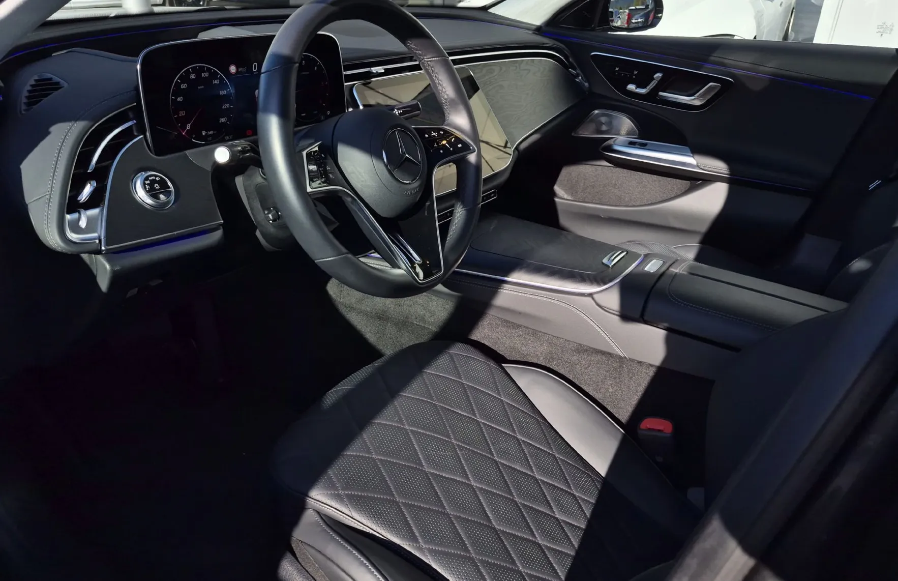 Zunanja slika - Mercedes-Benz E-Razred - 220 d 4MATIC Exclusive - 11