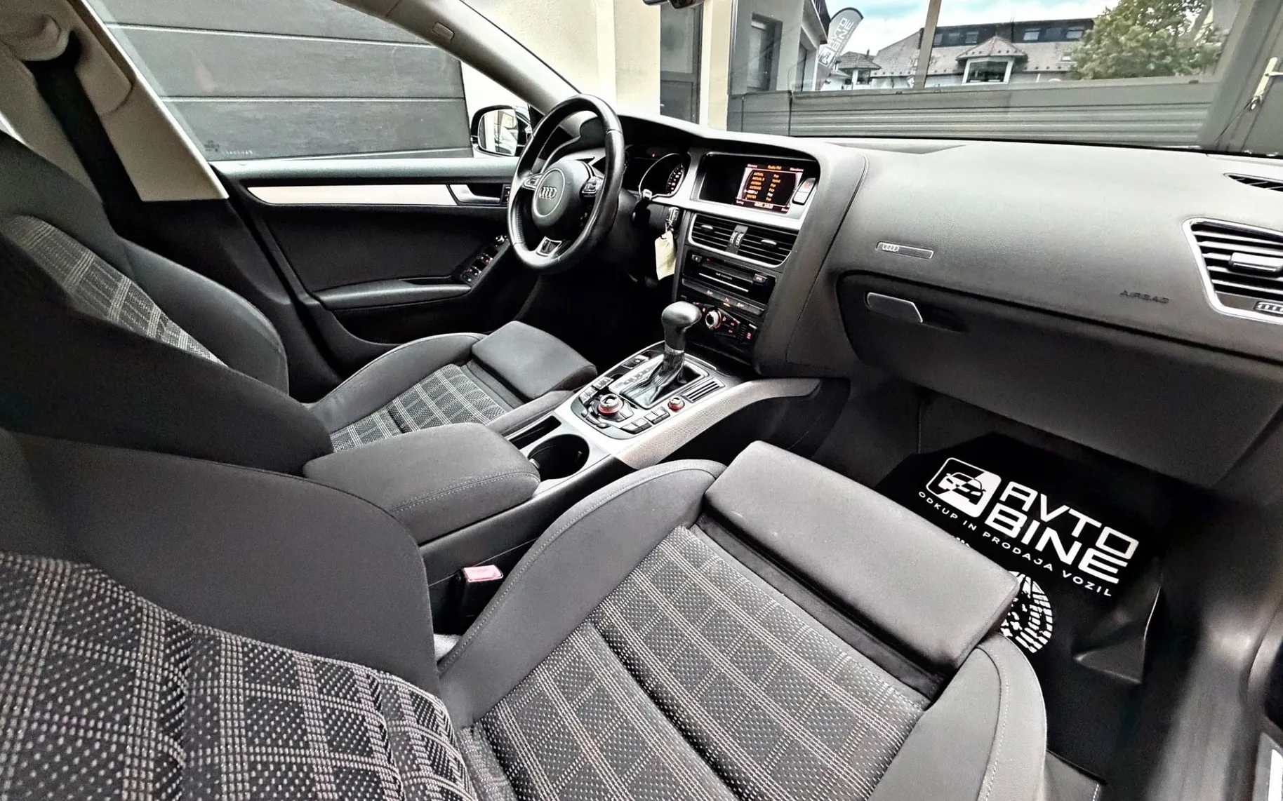 Notranja slika - Audi A5 Sportback - 2.0 TDI•S TRONIC•SPORTBACK•BI-XENON•NAVI•SPORT - 9