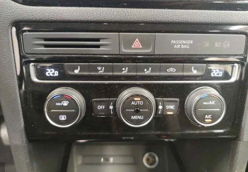 Zunanja slika - Volkswagen Golf - Sportsvan 2.0 TDI Highline DSG.LUKSENBURG.KAMERA.LED.110 KW - 17