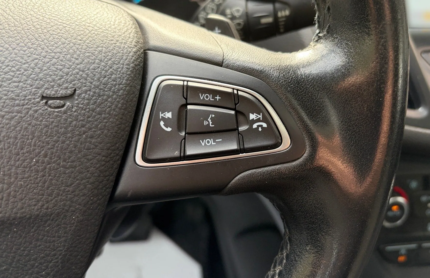 Zunanja slika - Ford Kuga - TITANIUM 4x4 2.0 TDCi Powershift-REDNO SERIVISRAN - 18