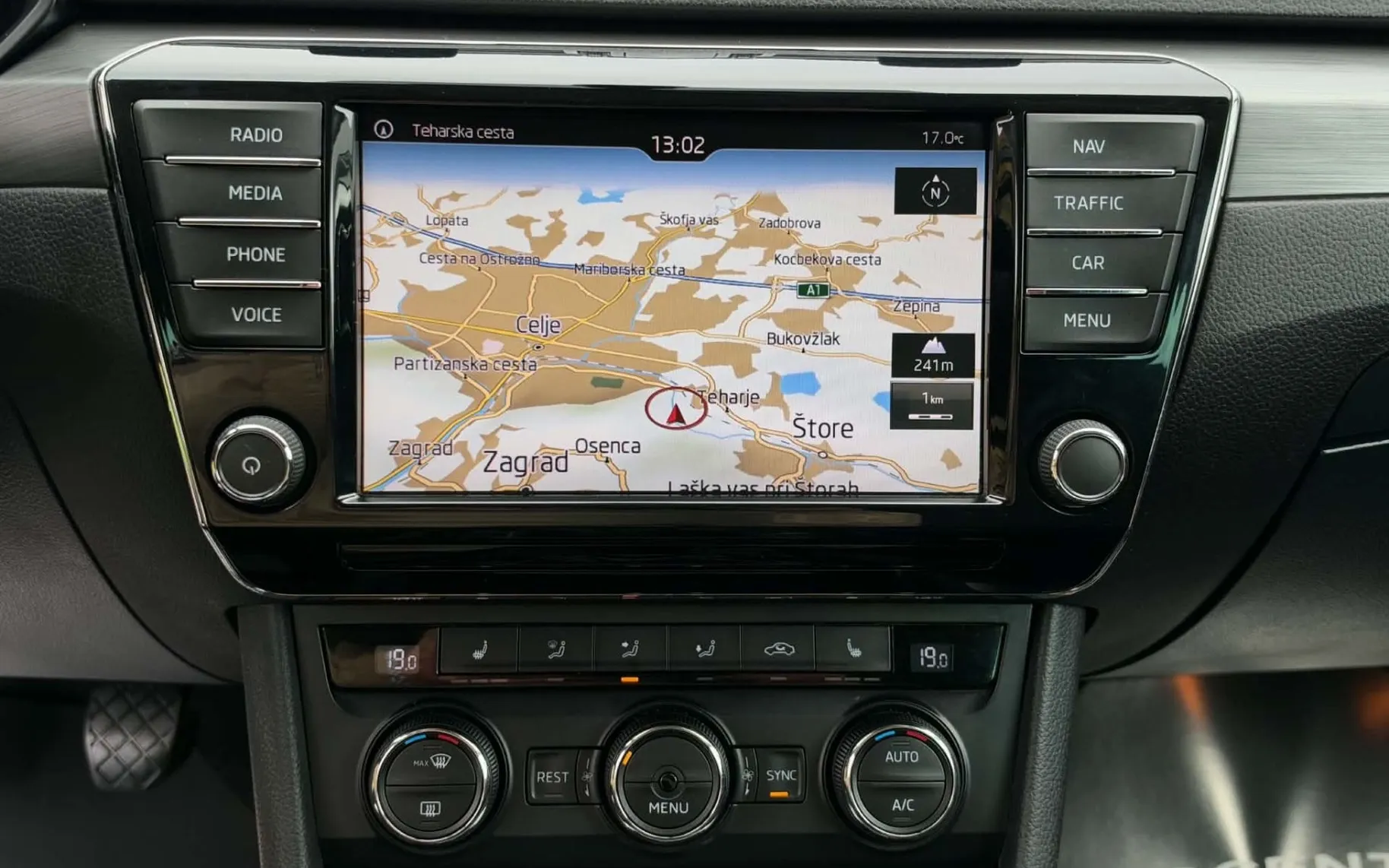 Notranja slika - Škoda Superb - 1.6 TDI-XENON+LED-LIZING ZA TUJCE-ACC - 12