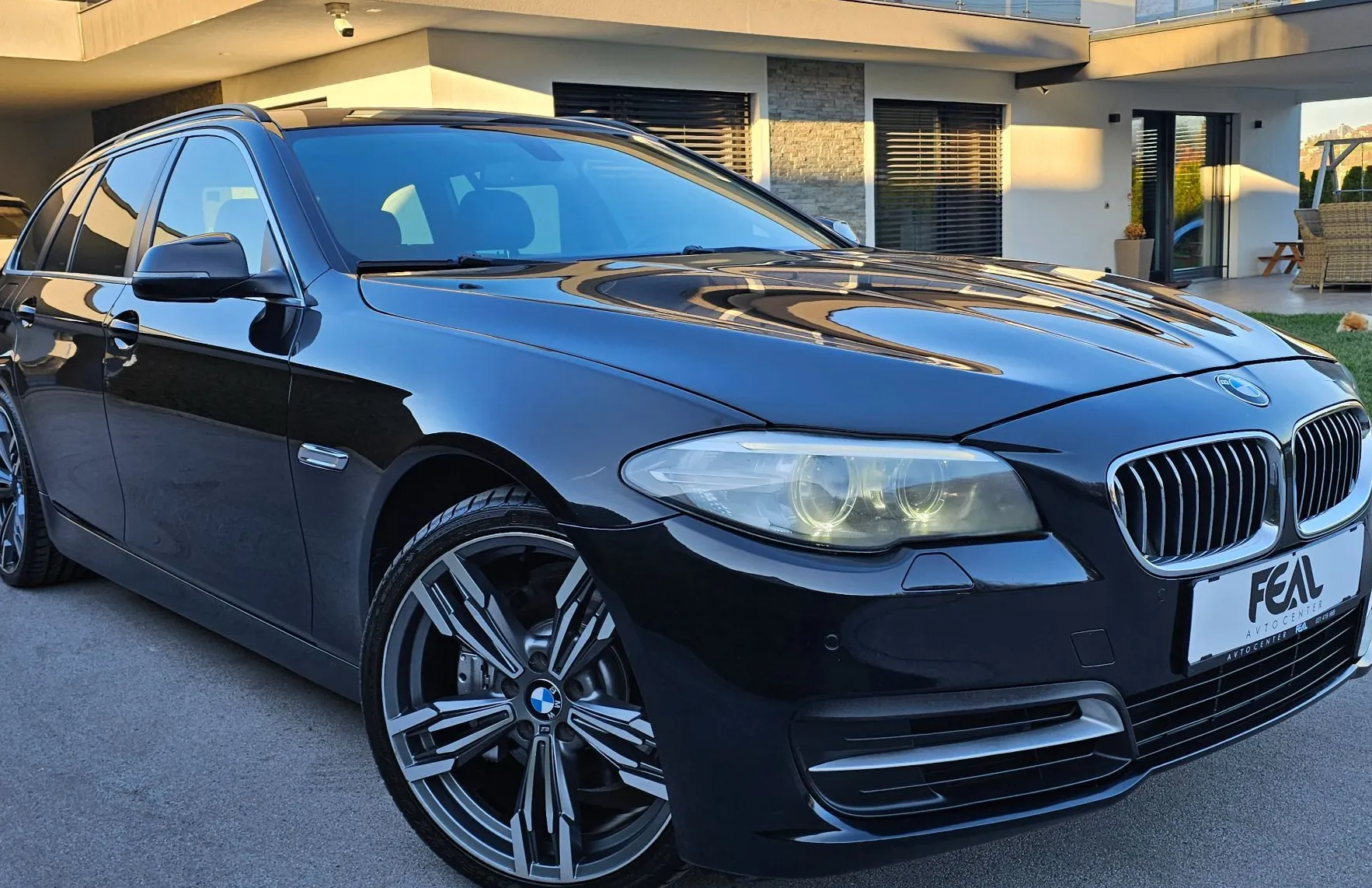 Zunanja slika - BMW Serija 5 - Touring: 525d-AVT-MODIFICIRAN-NAVI-KAMERA-USNJE-XENON-KR - 2