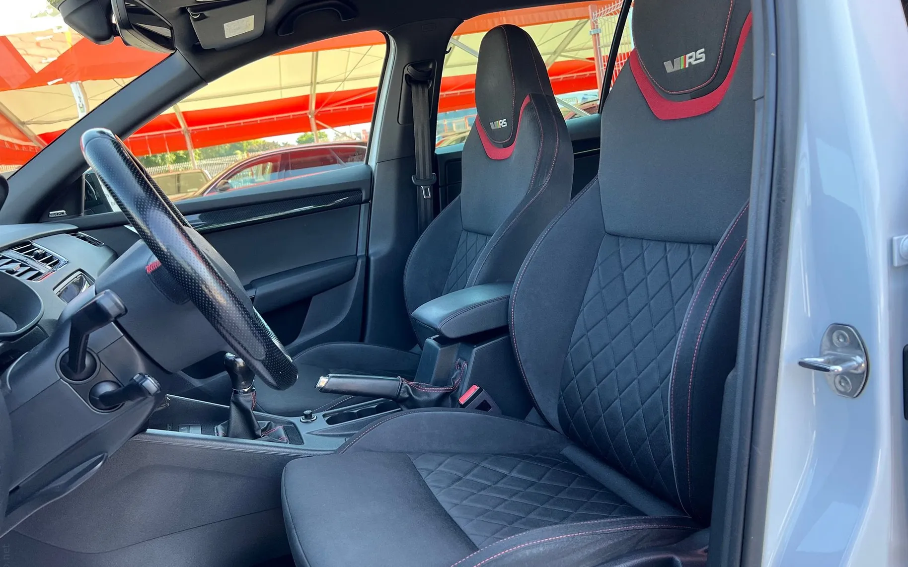 Notranja slika - Škoda Octavia - RS 2.0 TDI-BI-XENON-LED-NAVI-RADAR TEM-PDC-ODLI  268 .. - 10