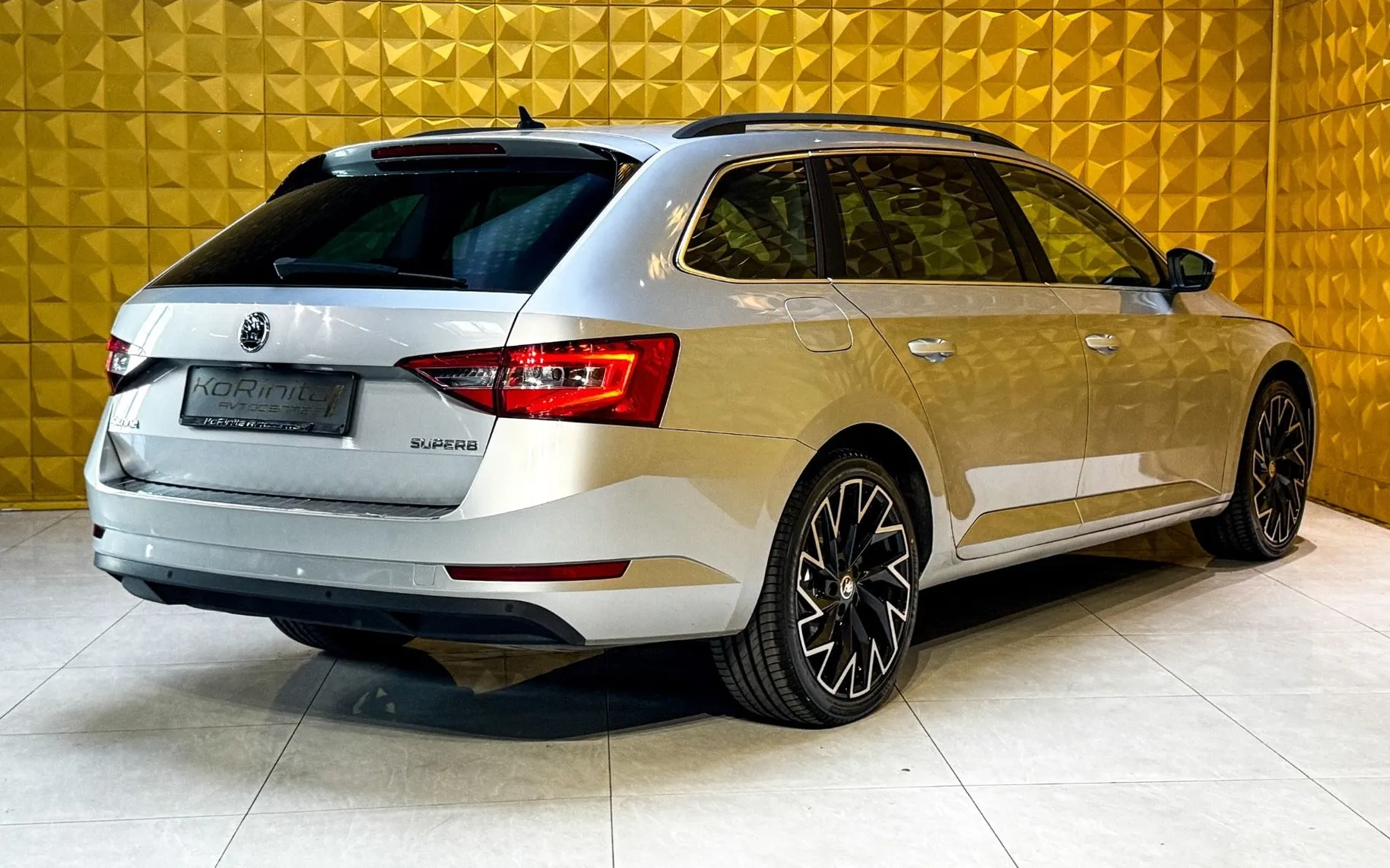 Notranja slika - Škoda Superb - 1.6 TDI KAMERA-NAVI-MULTIFUNKCIJA - 11