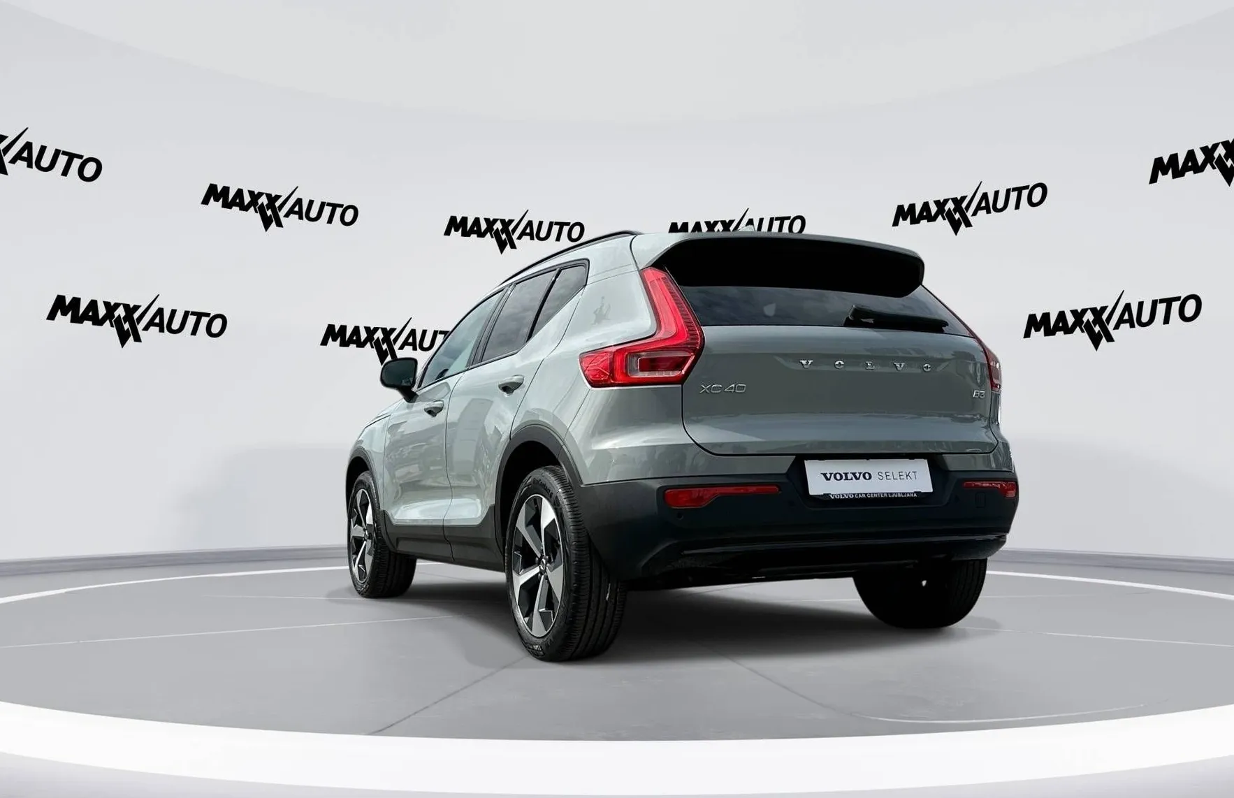 Zunanja slika - Volvo XC40 - B3P Plus Dark Avt - 6