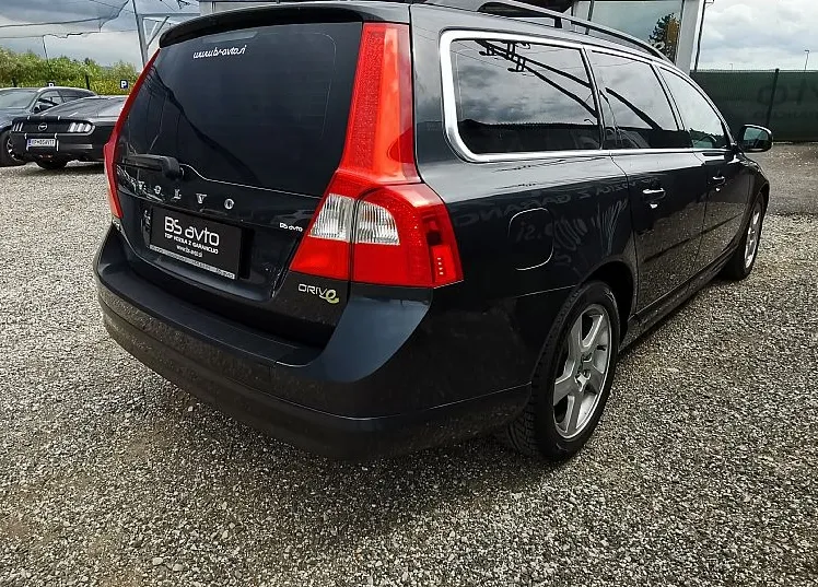 Zunanja slika - Volvo V70 - D2 Summum-NAVI-USNJE-PDC-ALU - 7