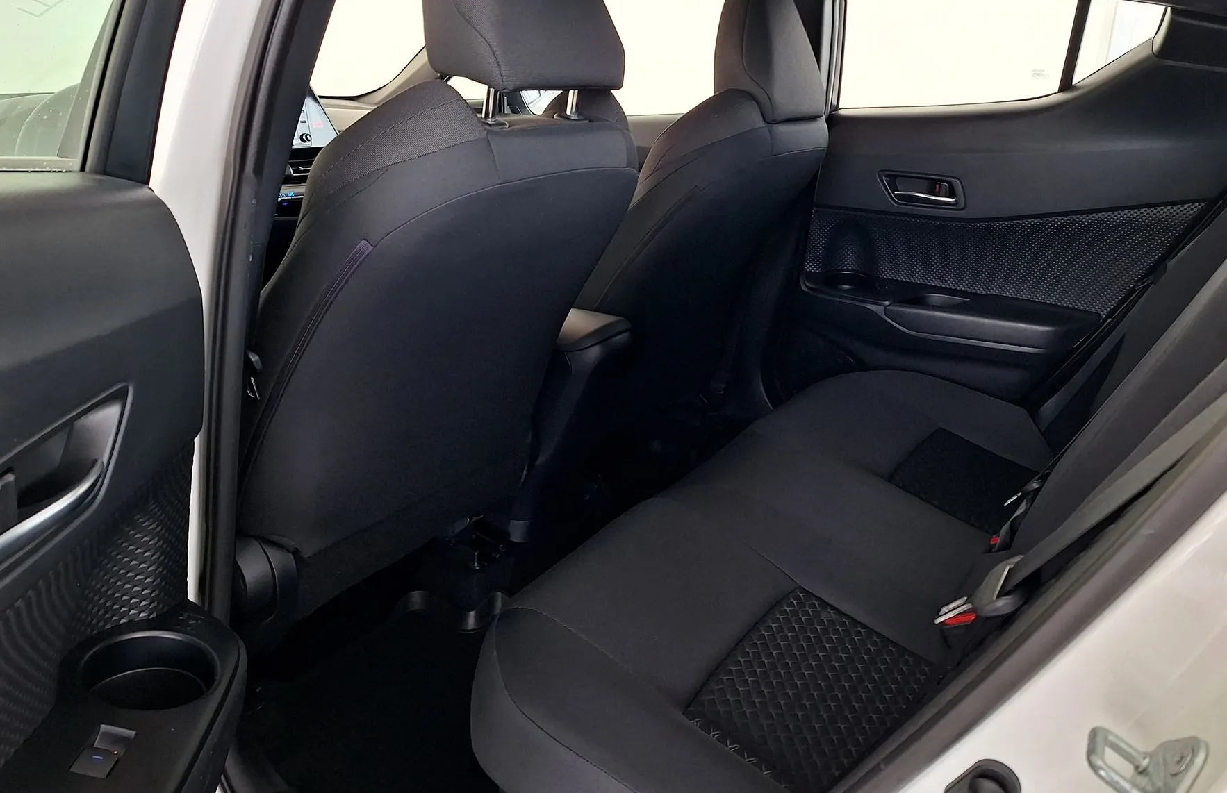 Zunanja slika - Toyota C-HR - 1.8 Hybrid C-ENTER Smart E-CVT•VL.KLJUKA•KAMERA• - 14