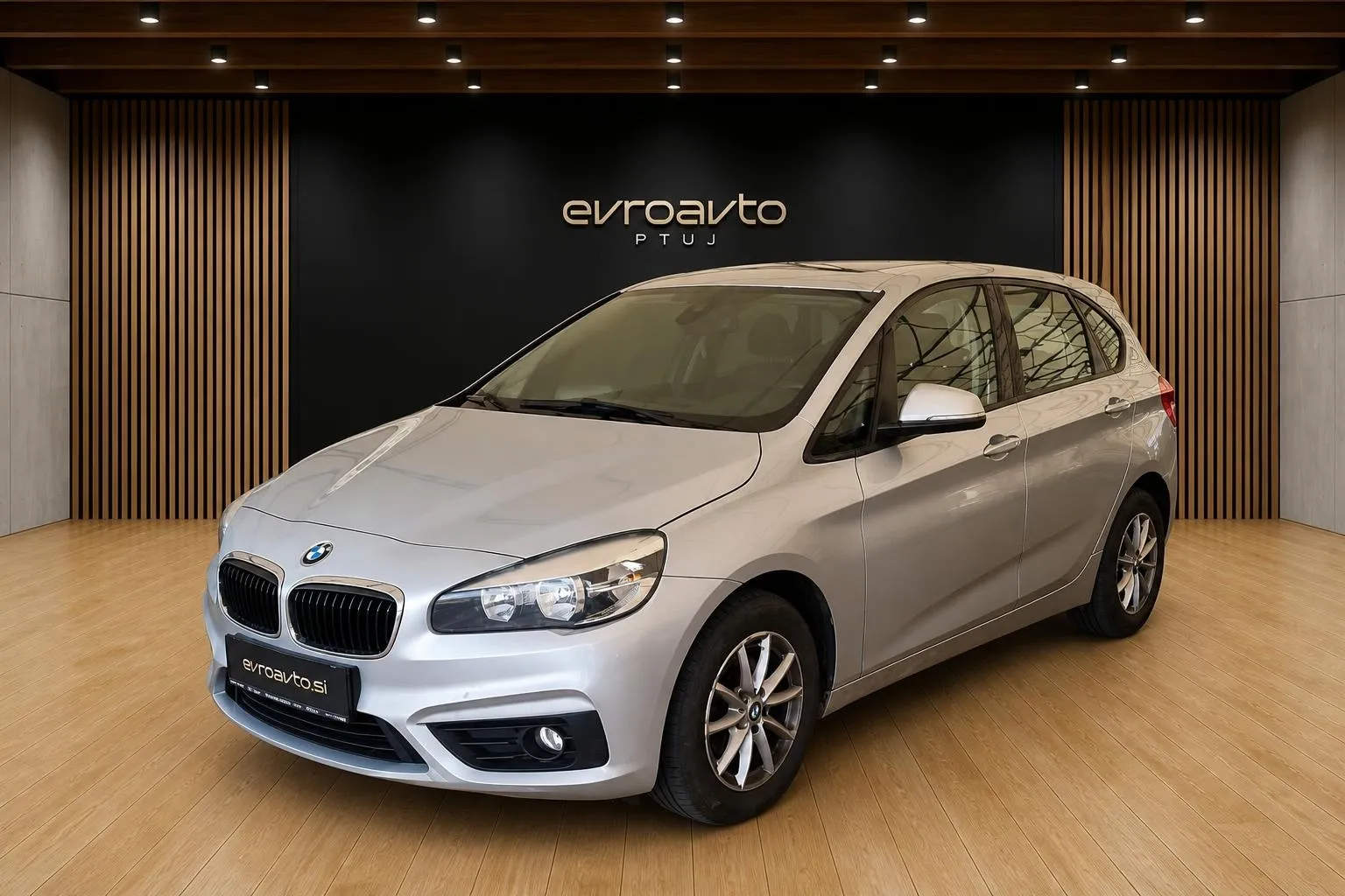 Notranja slika - BMW serija 2 Active Tourer: - 218d Active Tourer Sport Line Brez pologa do 7 let - 7