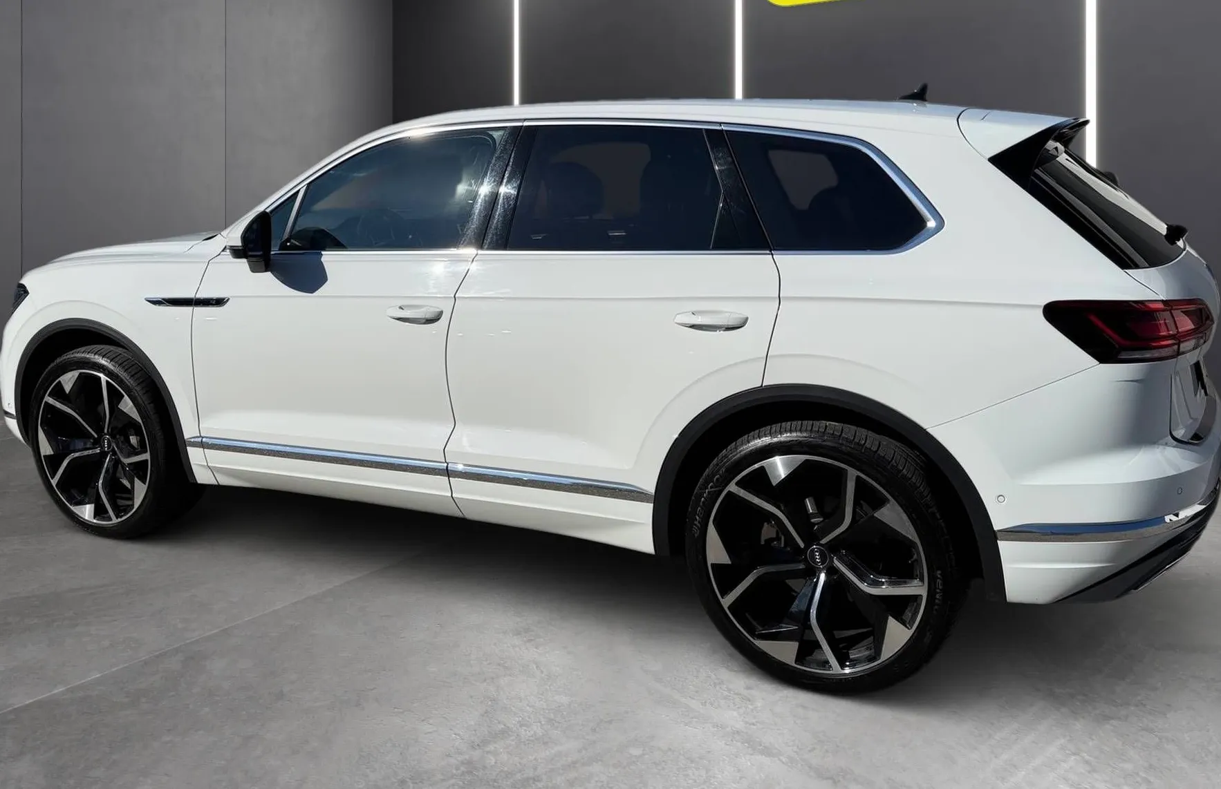 Zunanja slika - VW Touareg - V6 TDI R-LINE FULL LED NAVI ACC MEMORY GR.SEDEŽEV - 4