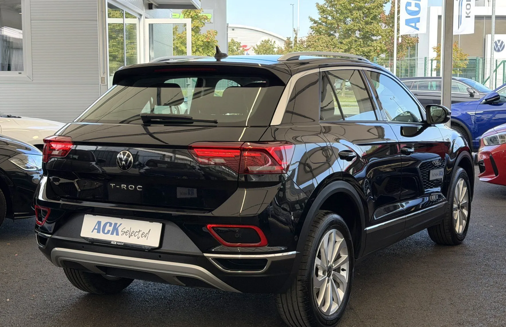 Zunanja slika - Volkswagen T-Roc - Style 1.5 TSI DSG - KAMERA - ACC - LED - MRTVI KOT - 4