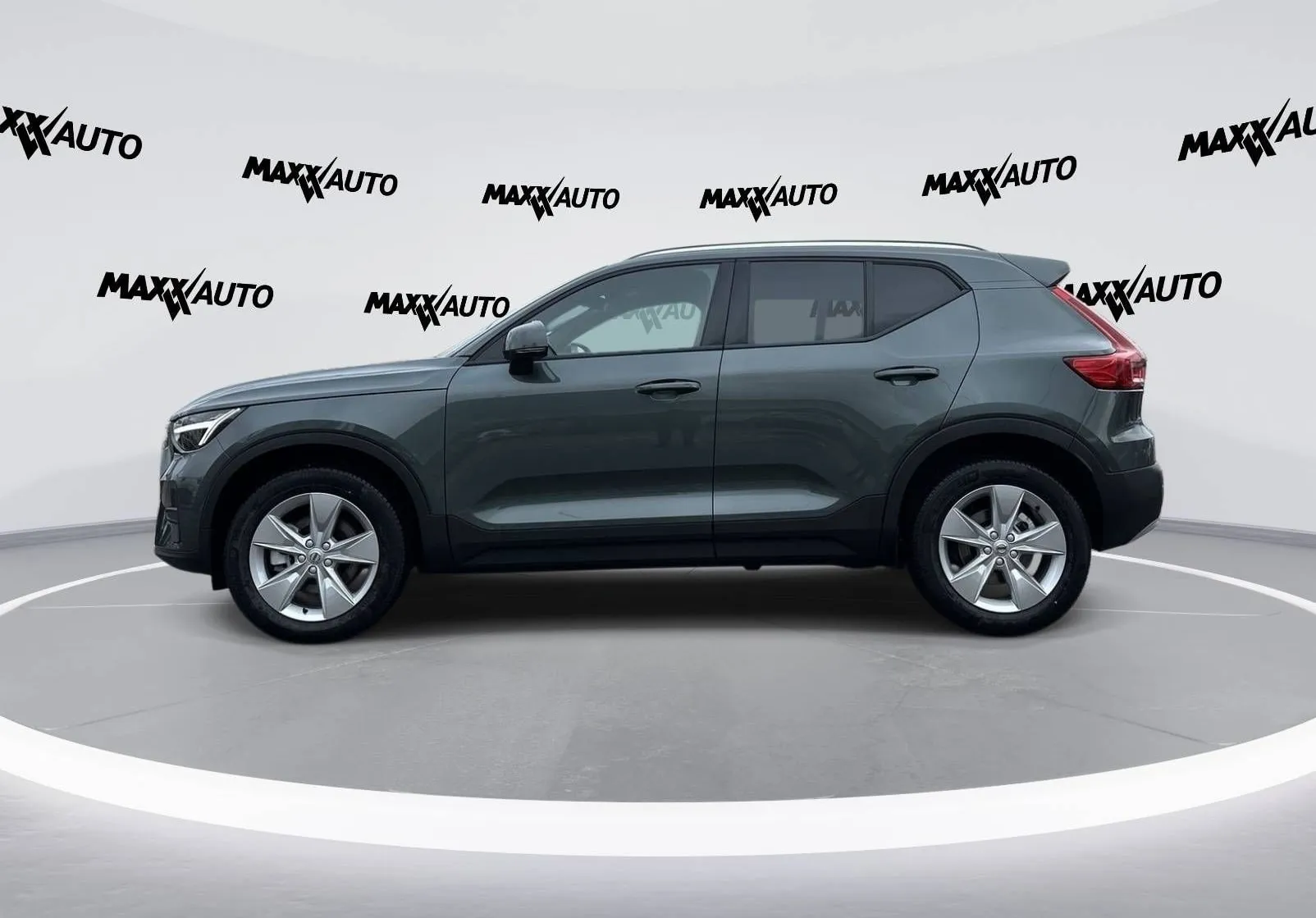 Notranja slika - Volvo XC40 - B3 P Core AT DCT... - 8