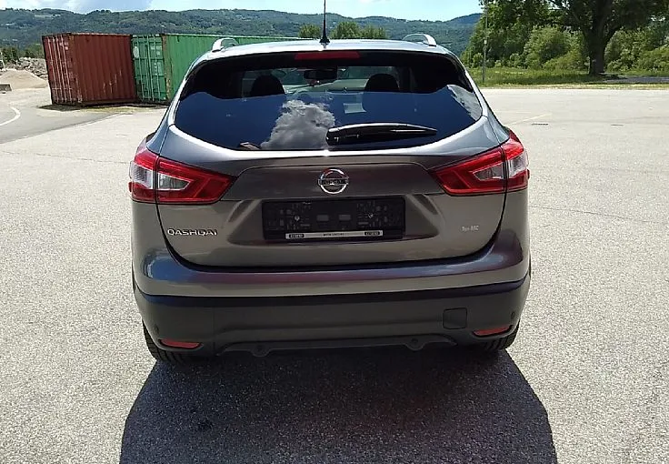 Zunanja slika - Nissan Qashqai - 4WD 1.6 dCi 360 -45- - 4